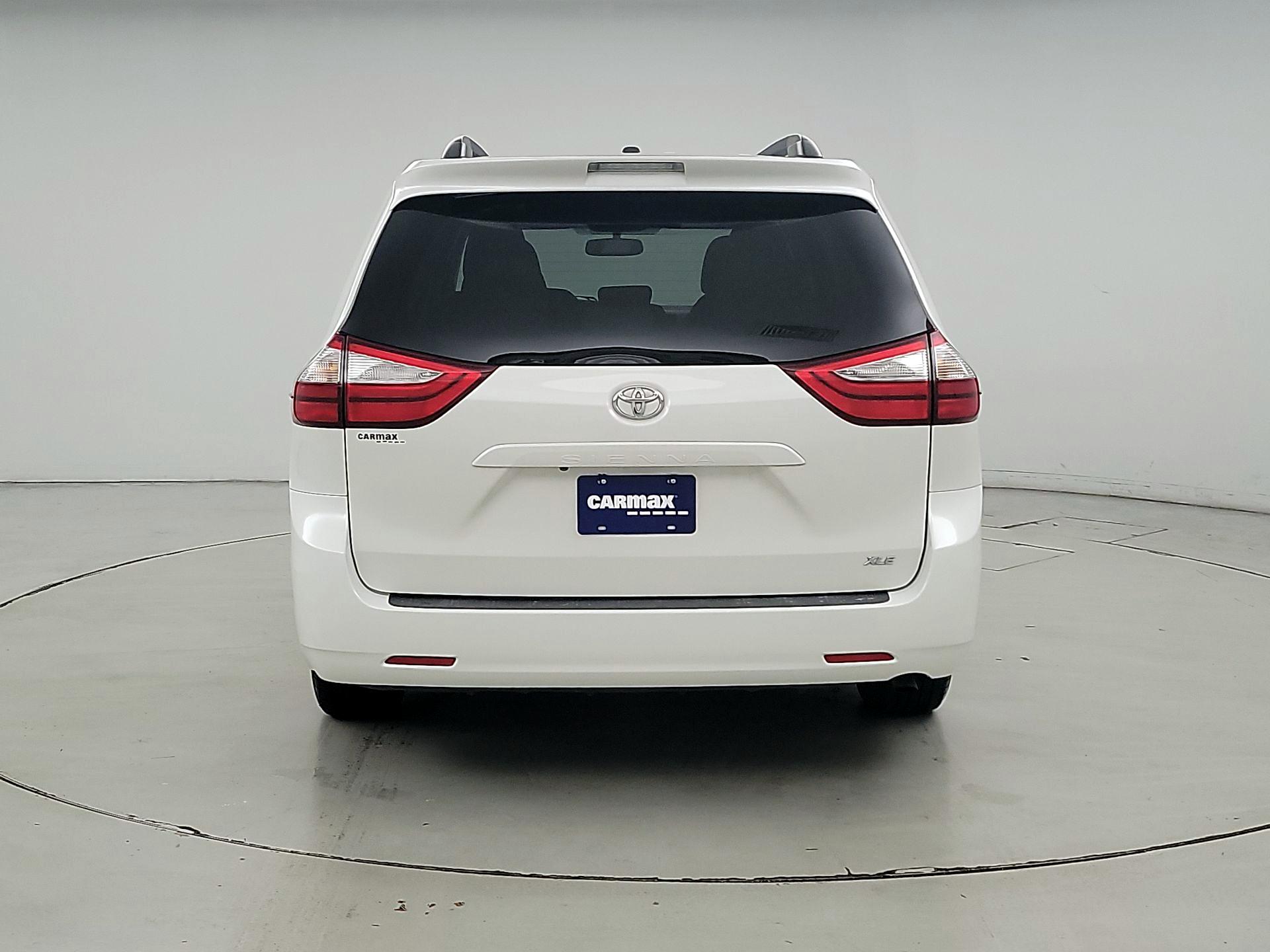 Thumbnail: 2017 Toyota Sienna - 6