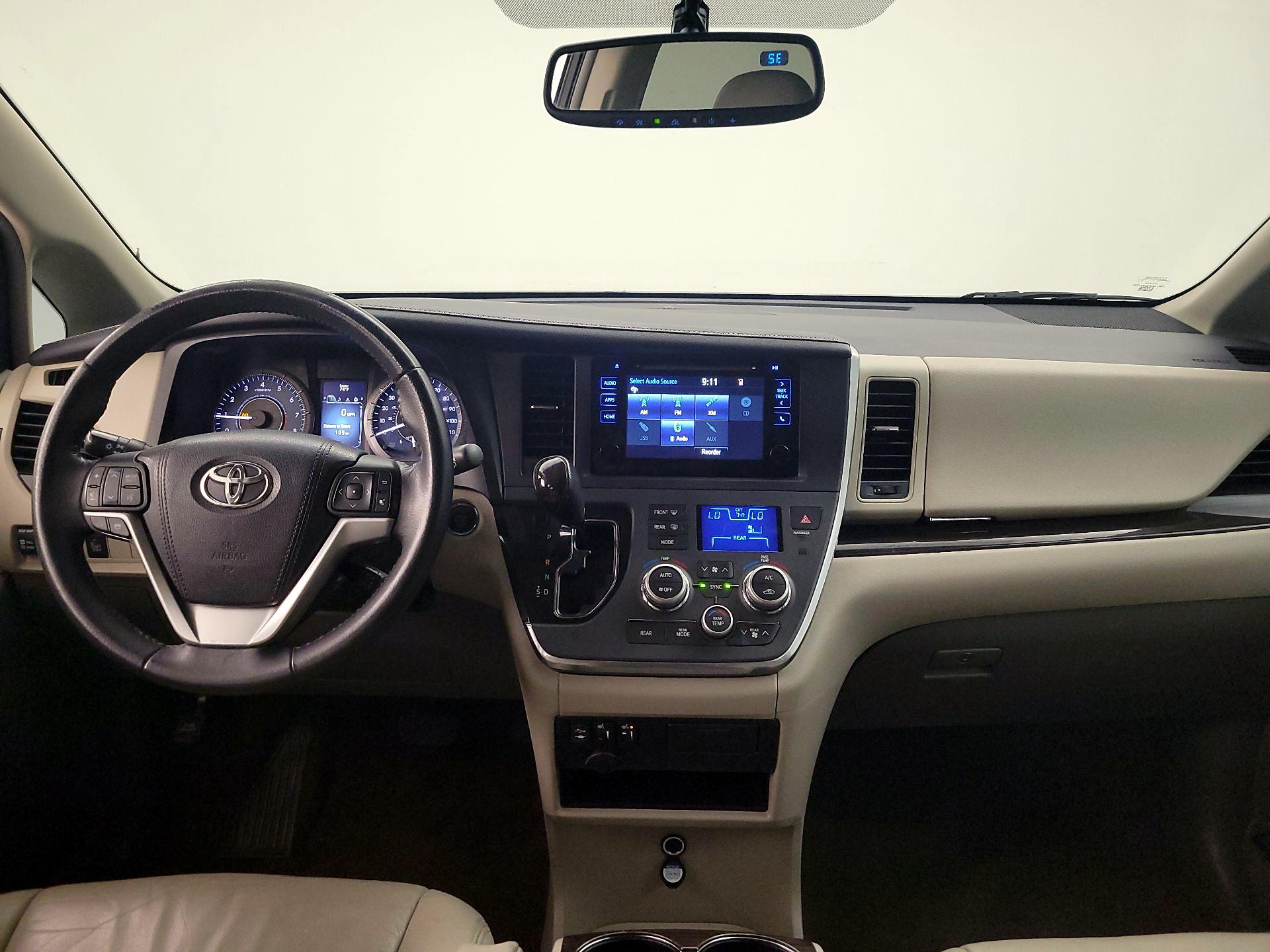 Thumbnail: 2017 Toyota Sienna - 8