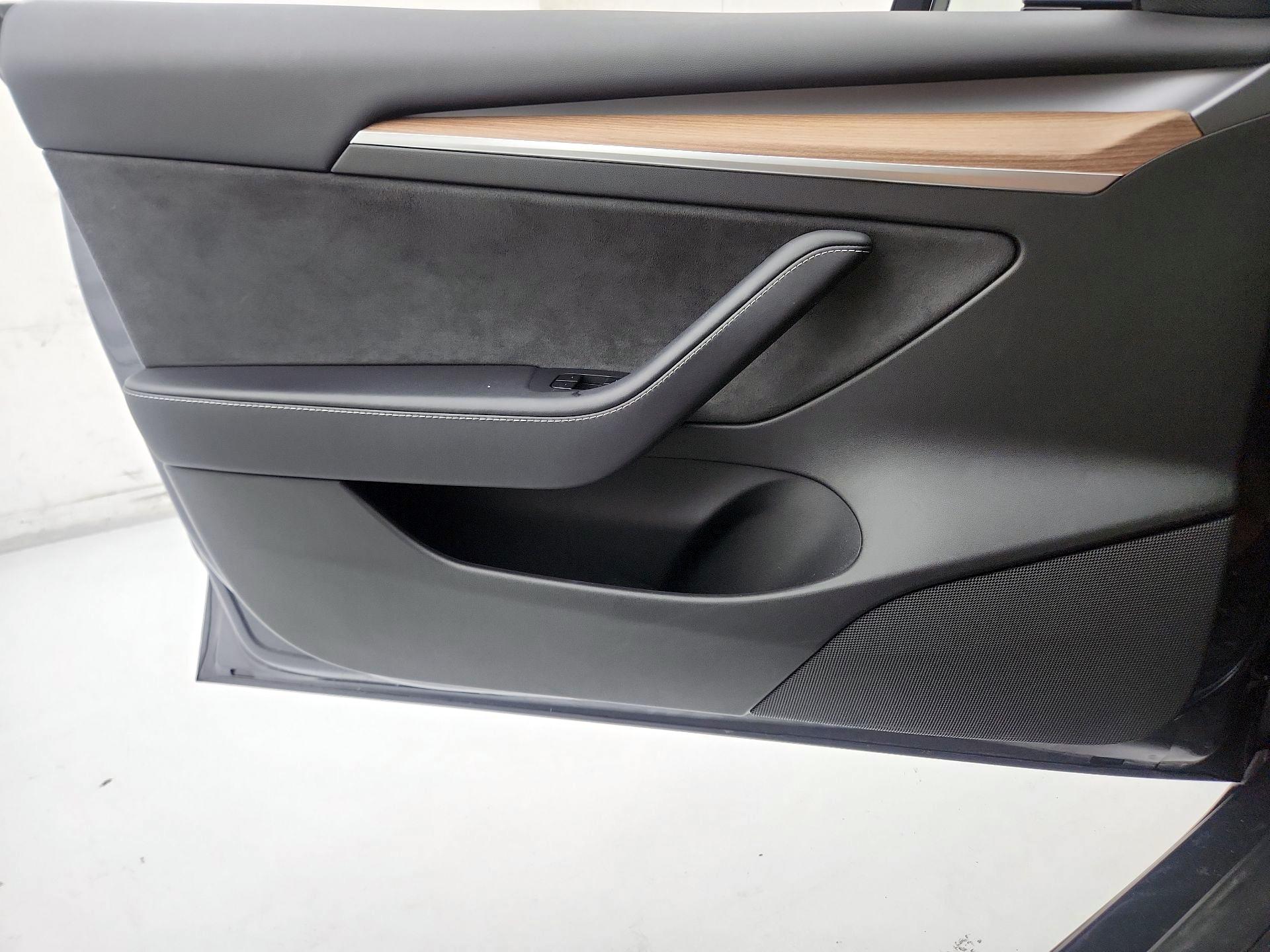 Thumbnail: 2022 Tesla Model 3 - 12