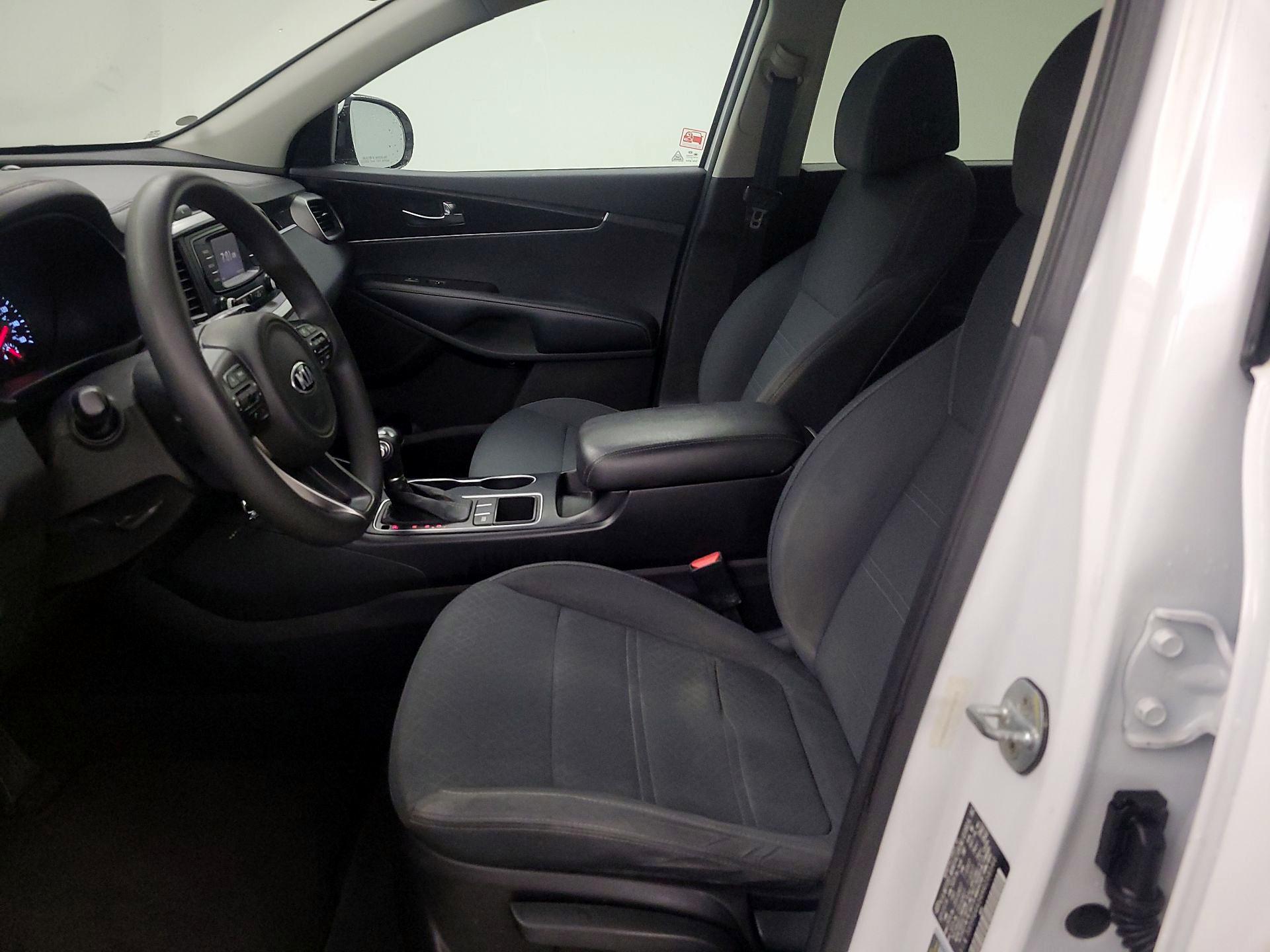 Thumbnail: 2017 Kia Sorento - 9