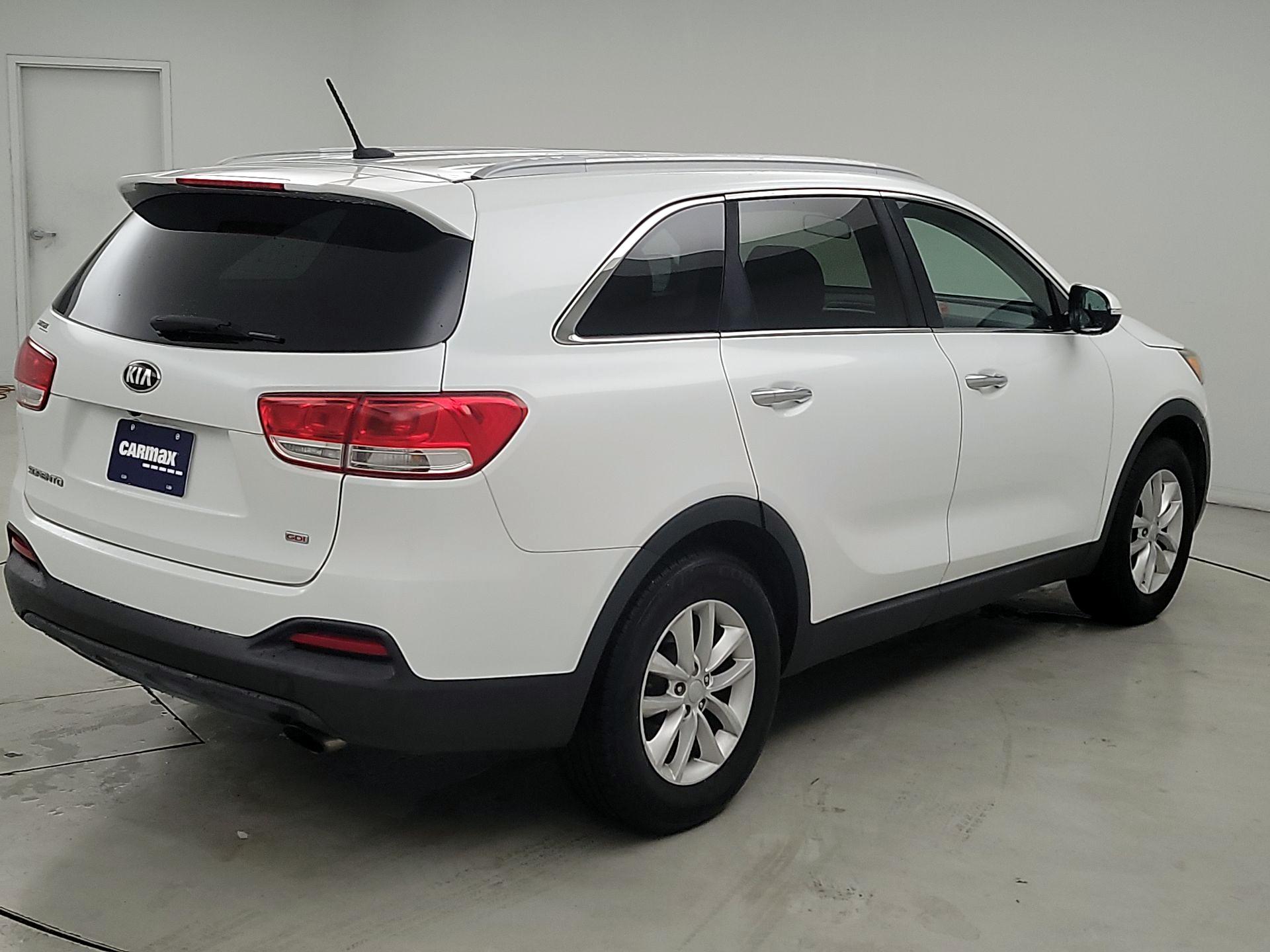 Thumbnail: 2017 Kia Sorento - 5
