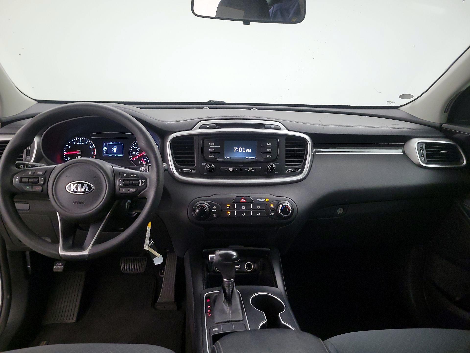 Thumbnail: 2017 Kia Sorento - 8