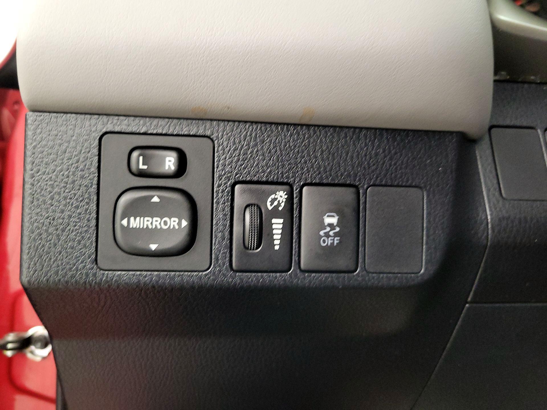 Thumbnail: 2014 Toyota RAV4 - 11