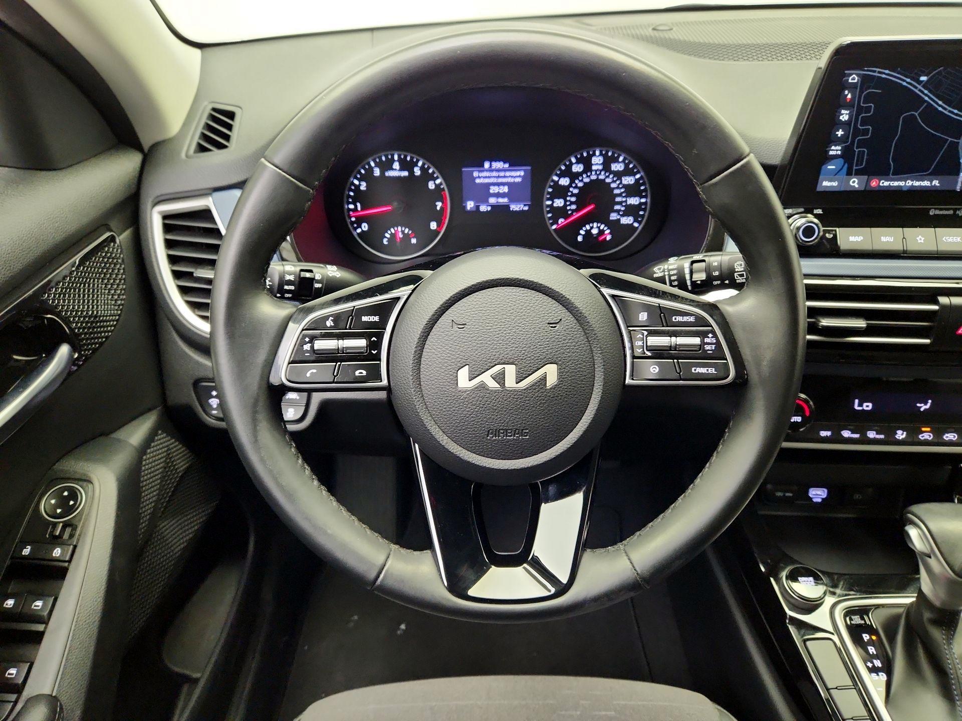 Thumbnail: 2023 Kia Seltos - 10