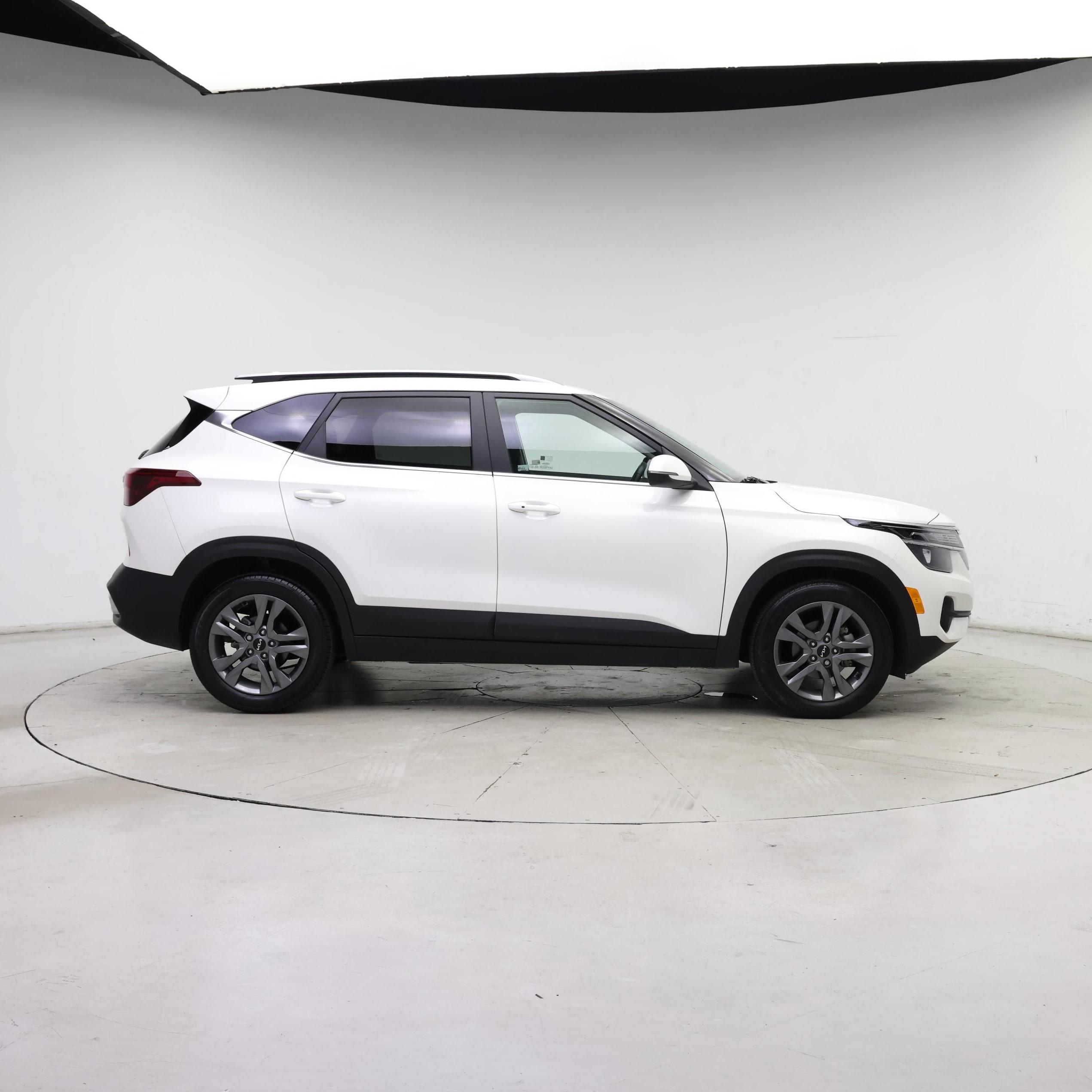 Thumbnail: 2023 Kia Seltos - 7