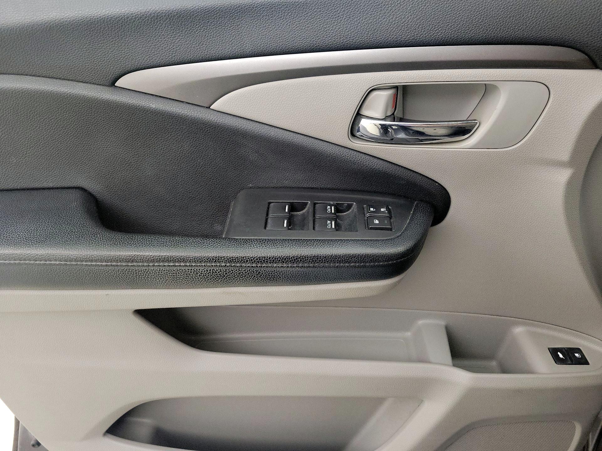 Thumbnail: 2016 Honda Pilot - 12