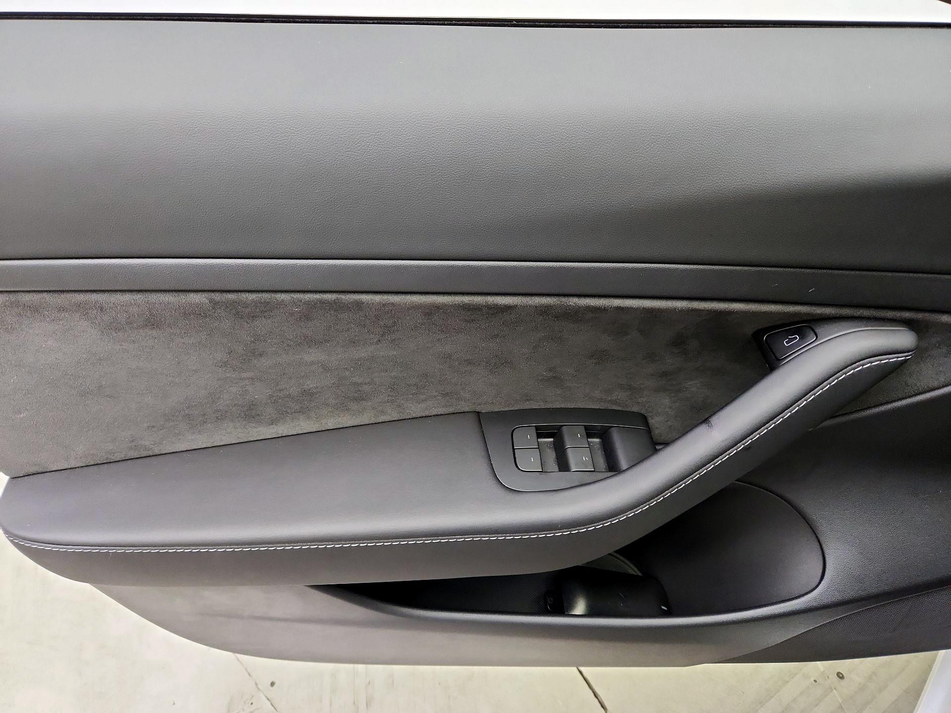 Thumbnail: 2021 Tesla Model 3 - 12