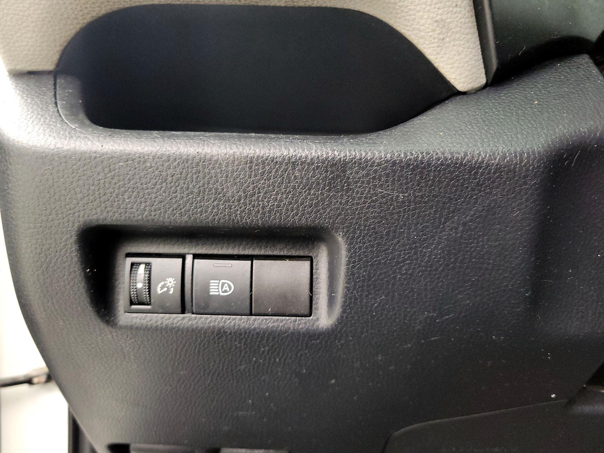 Thumbnail: 2020 Toyota RAV4 - 11