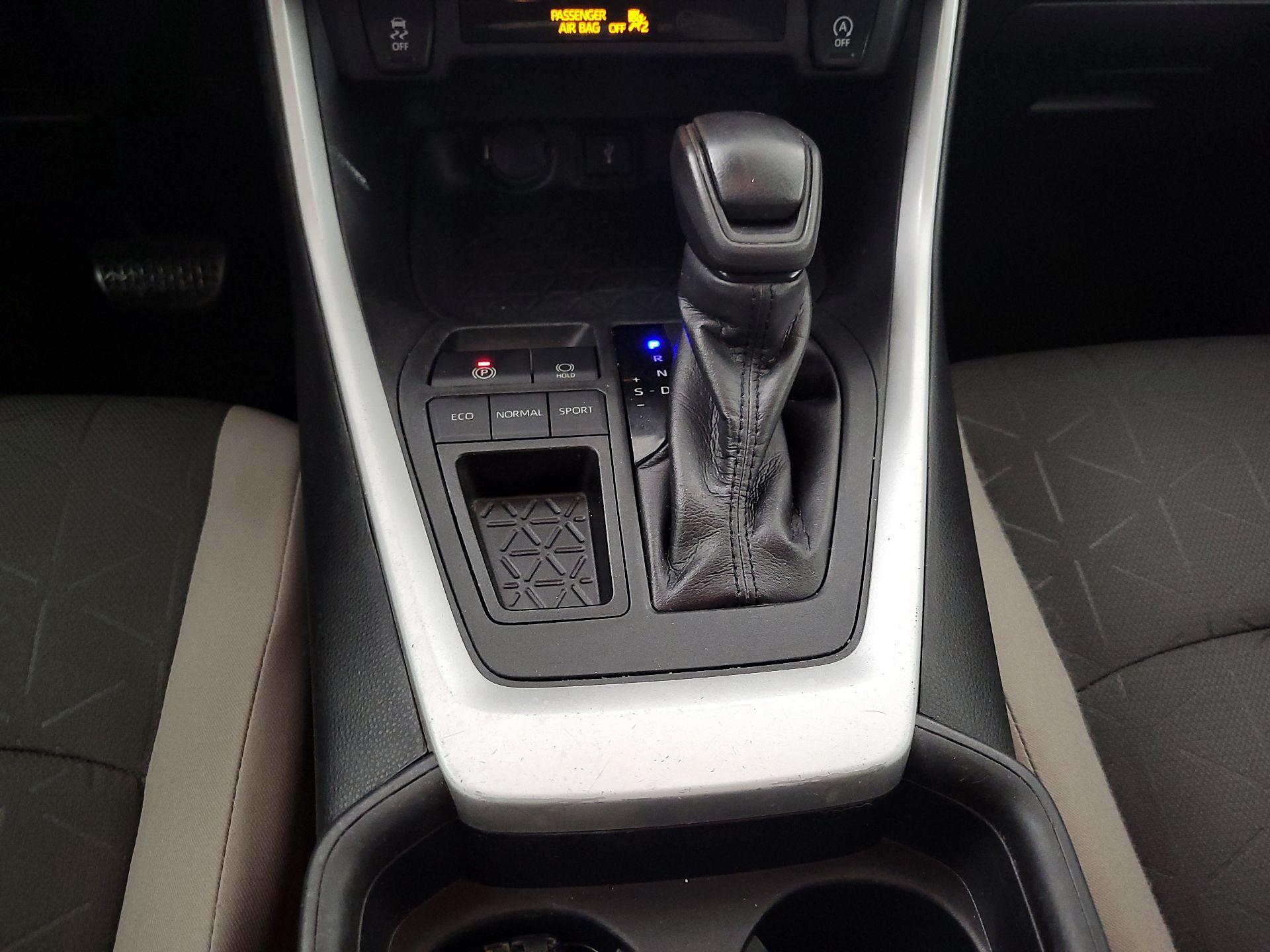 Thumbnail: 2020 Toyota RAV4 - 15