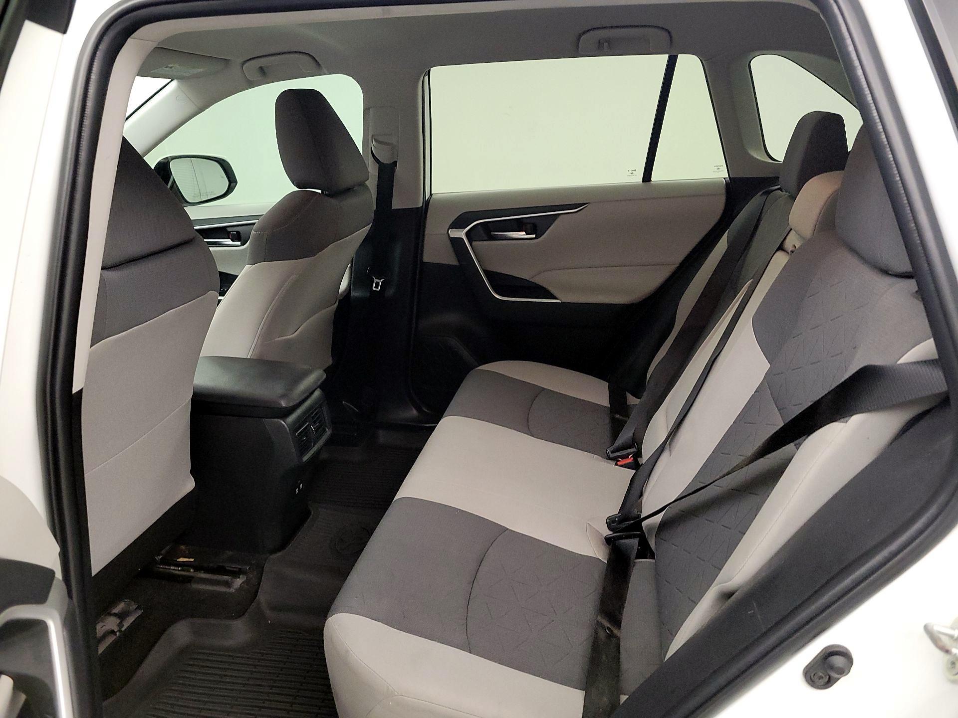 Thumbnail: 2020 Toyota RAV4 - 17