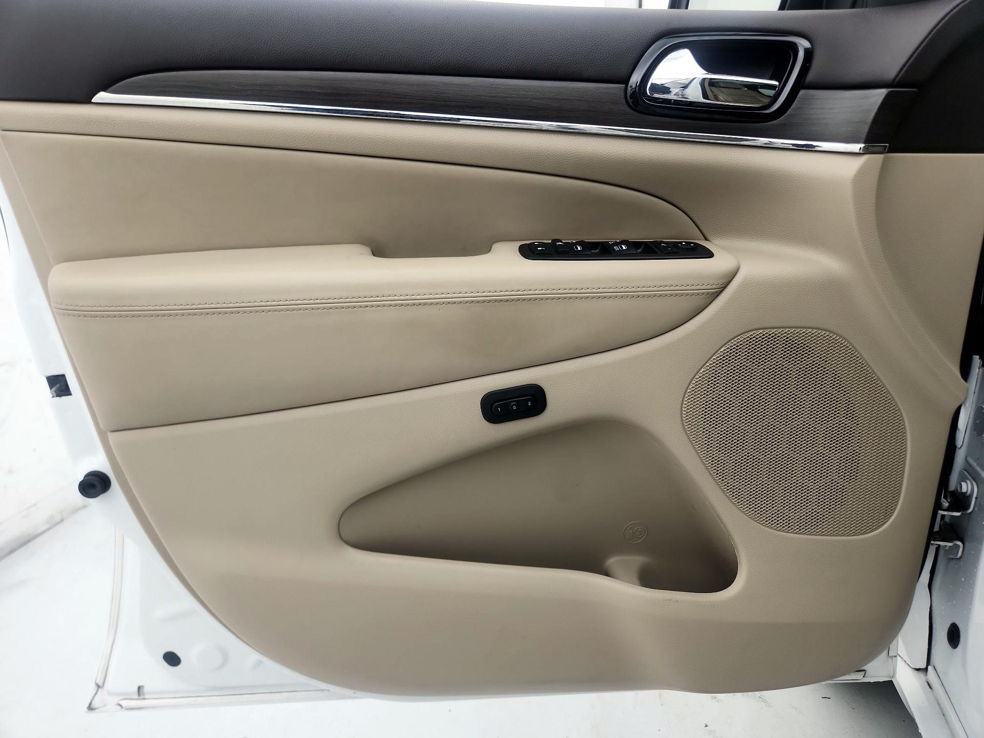 Thumbnail: 2020 Jeep Grand Cherokee - 12