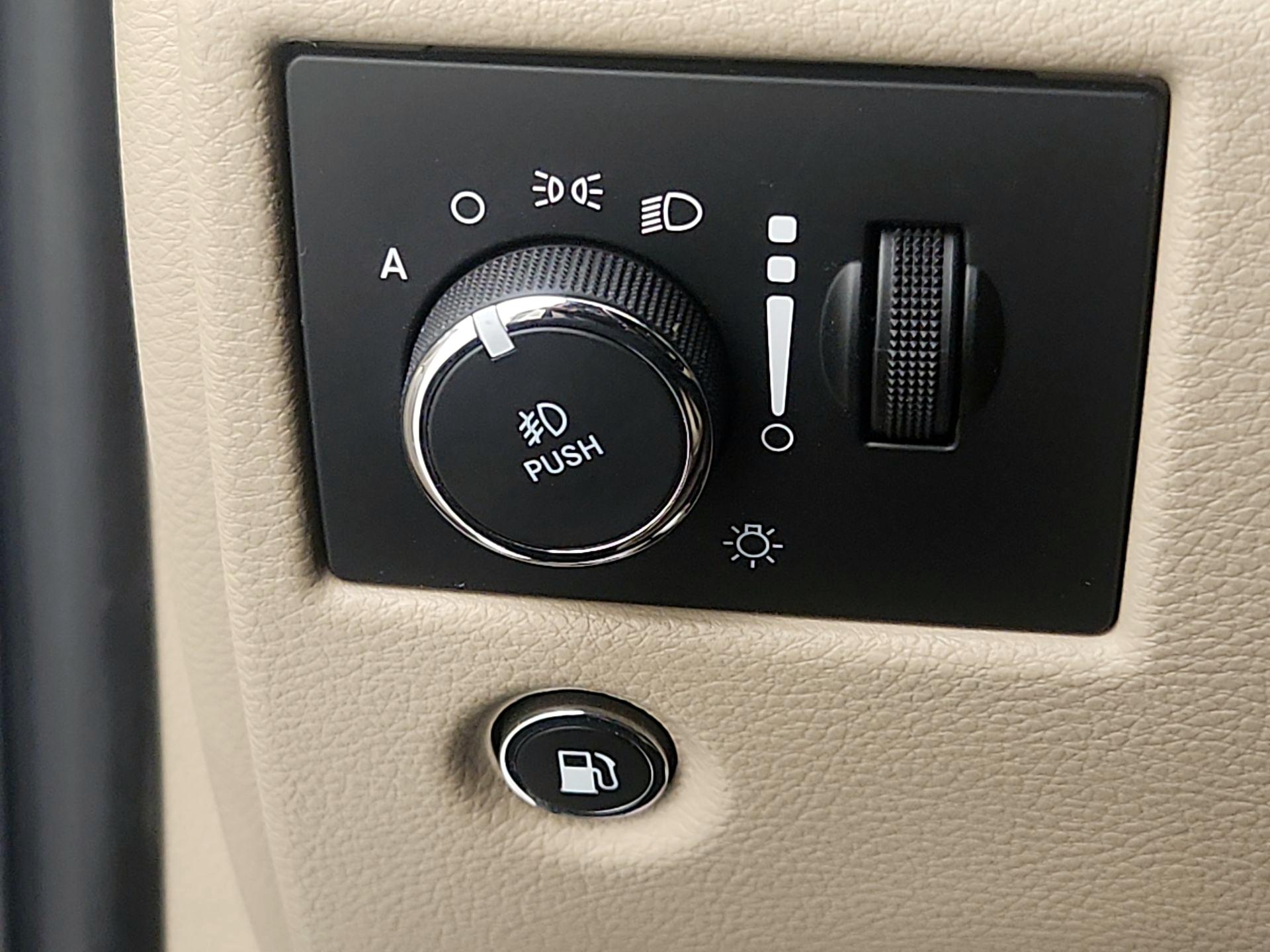 Thumbnail: 2020 Jeep Grand Cherokee - 13