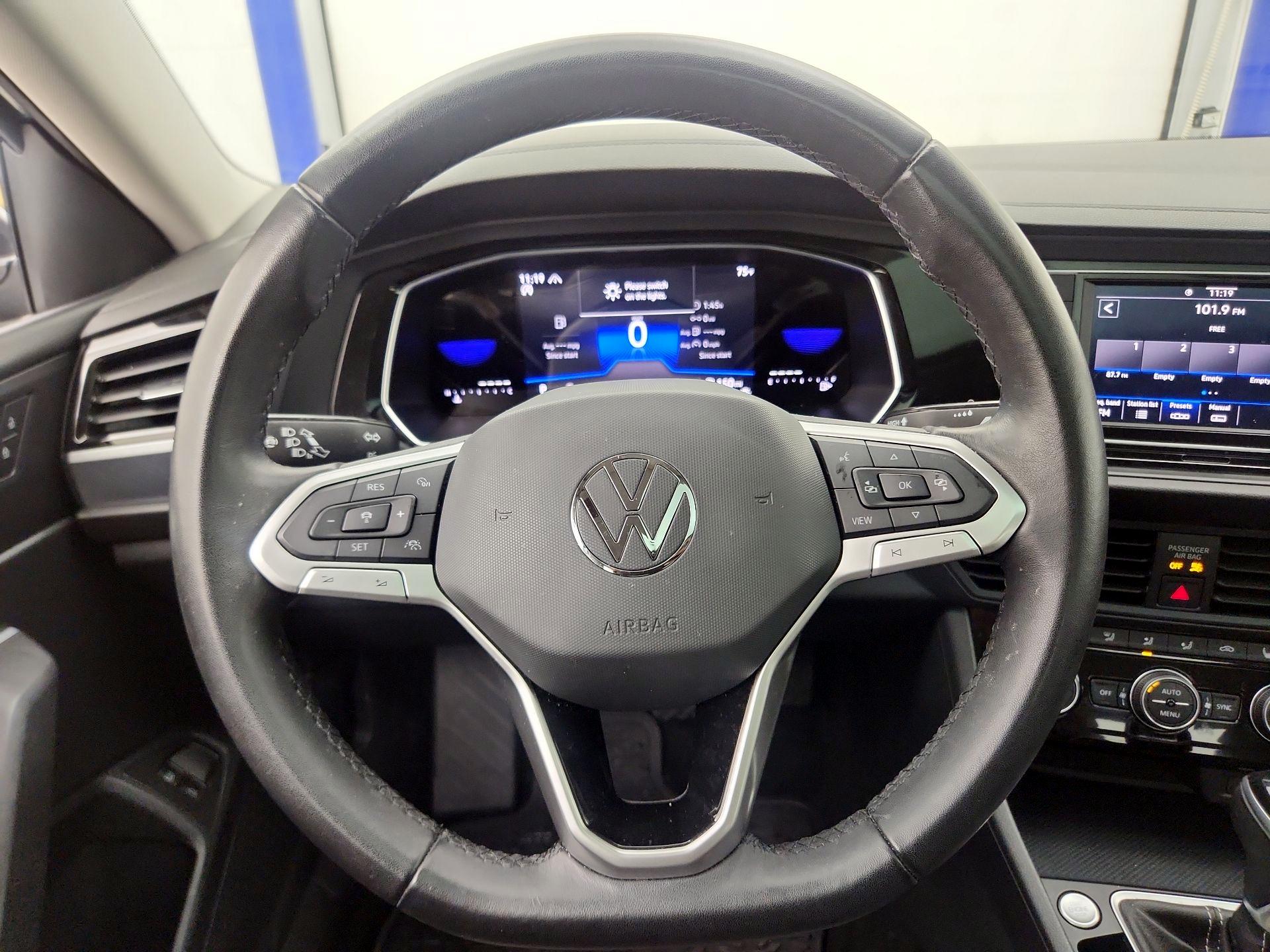 Thumbnail: 2023 Volkswagen Jetta - 10