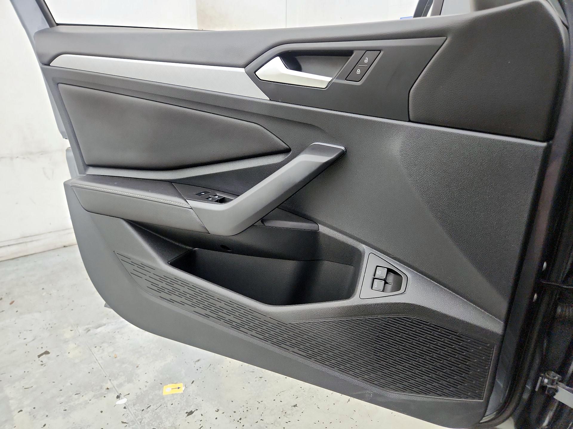 Thumbnail: 2023 Volkswagen Jetta - 12
