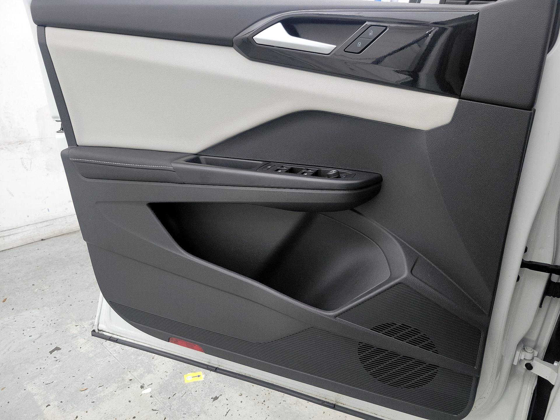 Thumbnail: 2025 Volkswagen Taos - 12
