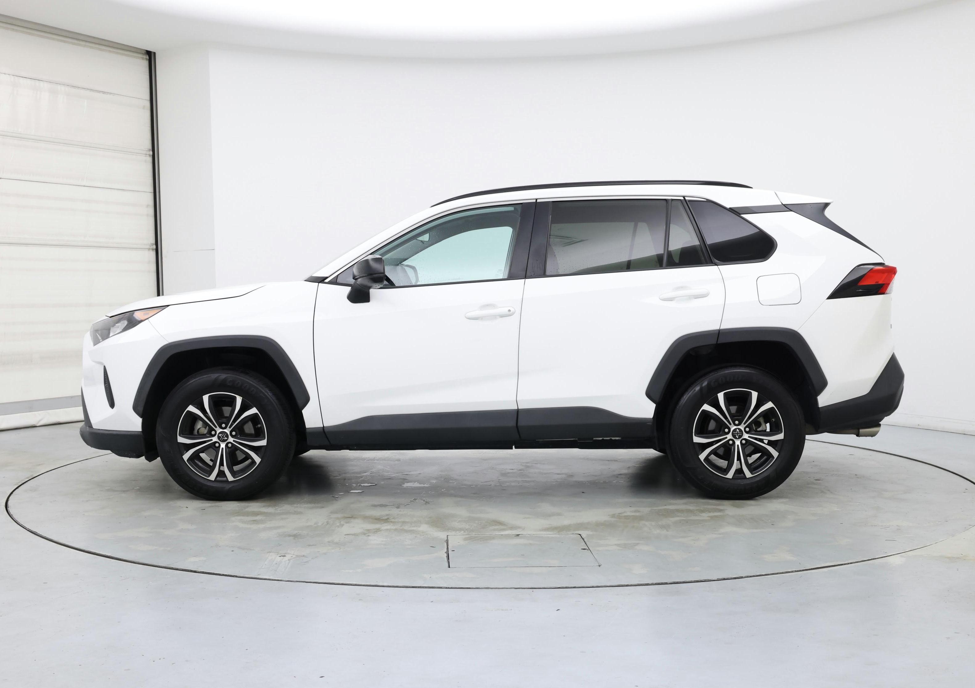Thumbnail: 2020 Toyota RAV4 - 3