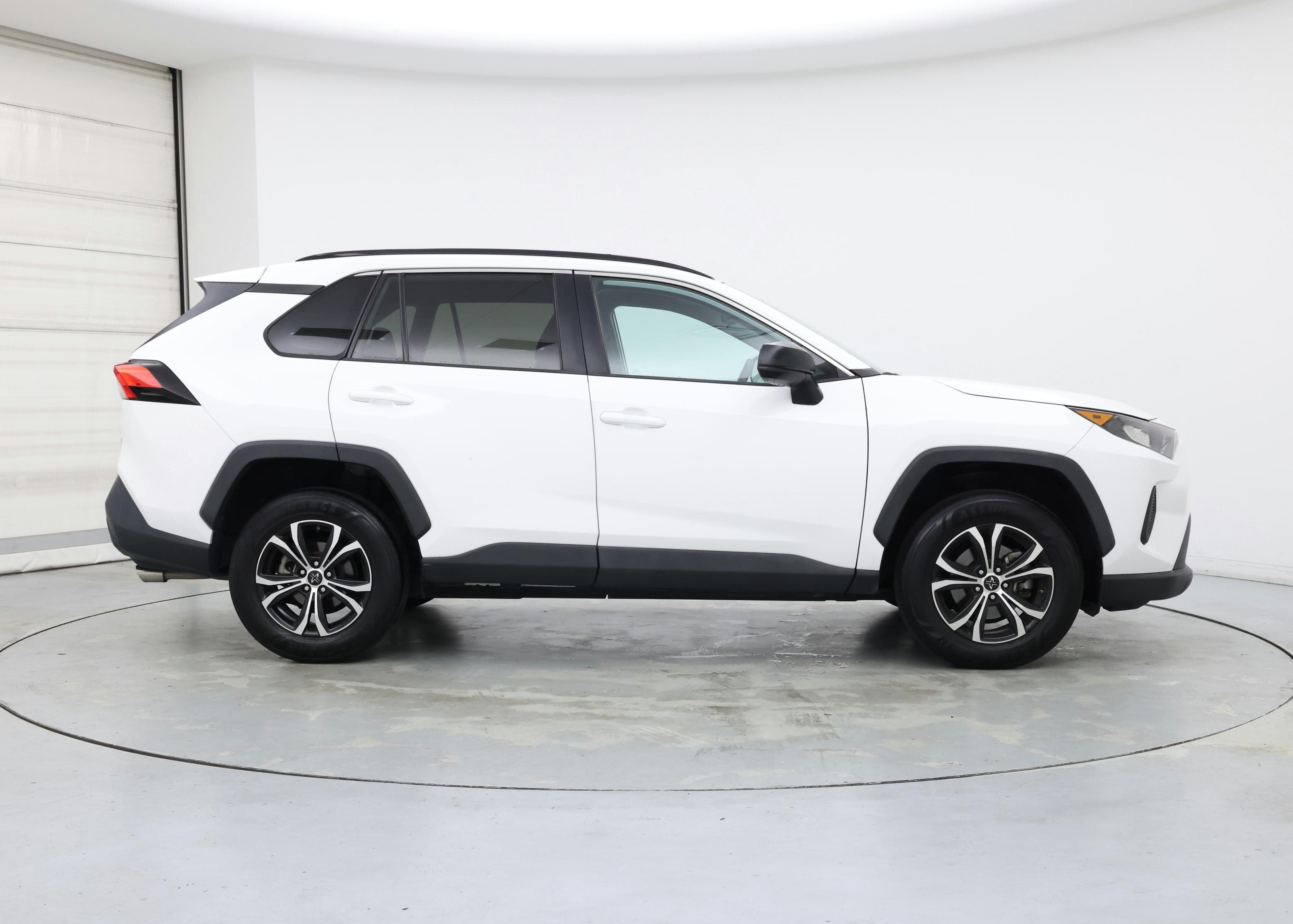 Thumbnail: 2020 Toyota RAV4 - 7