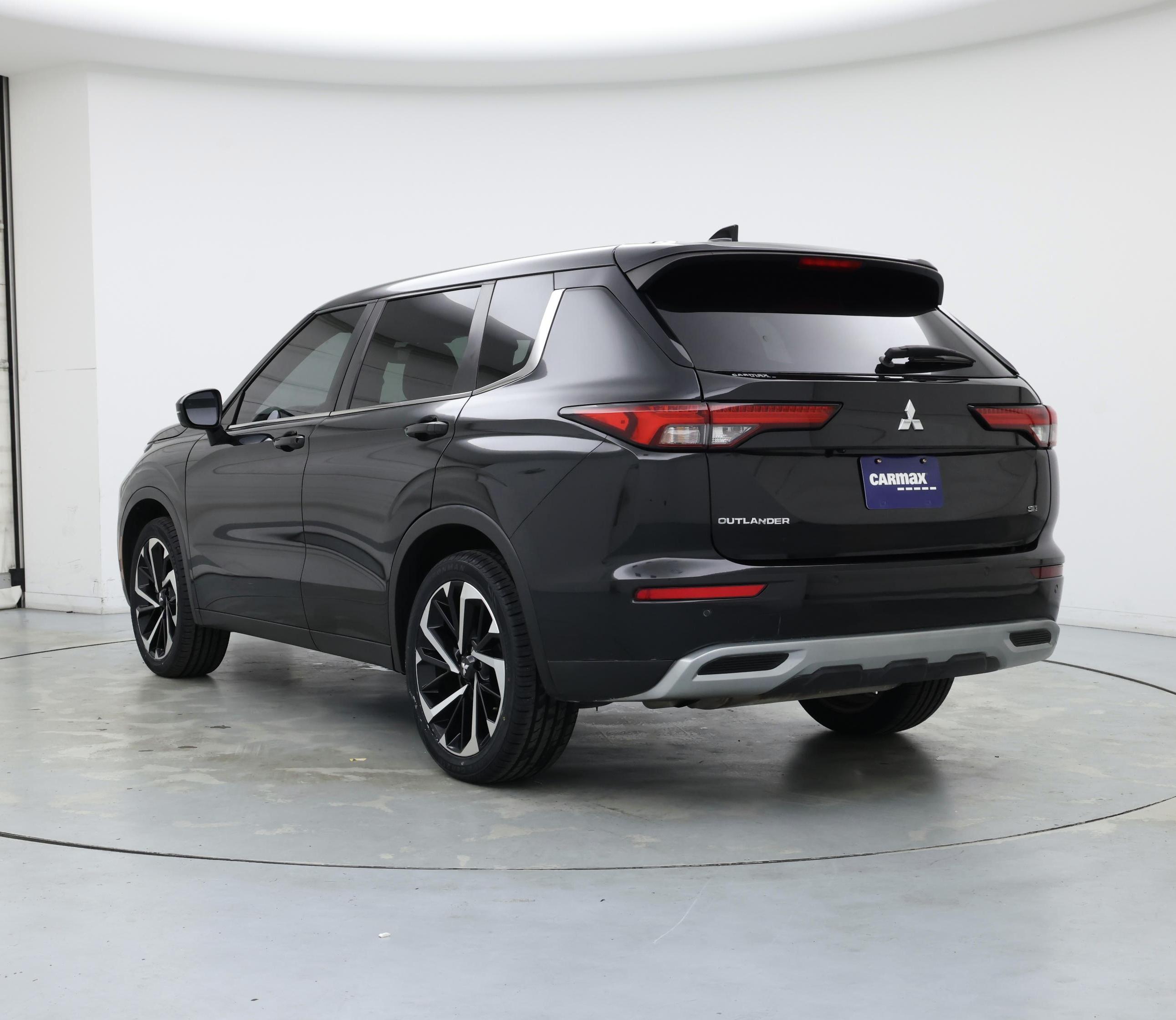 Thumbnail: 2022 Mitsubishi Outlander - 2