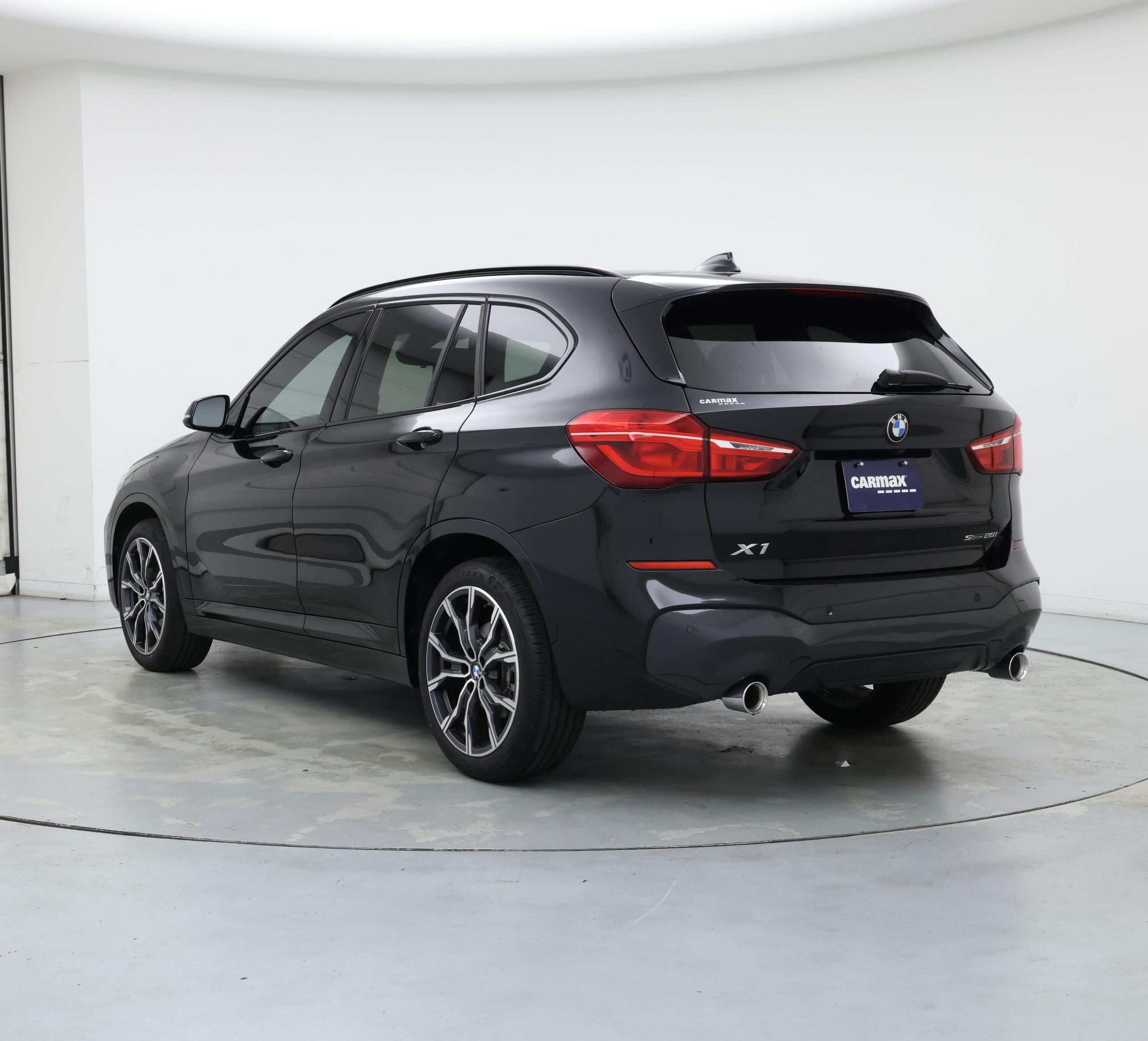 Thumbnail: 2021 BMW X1 - 2