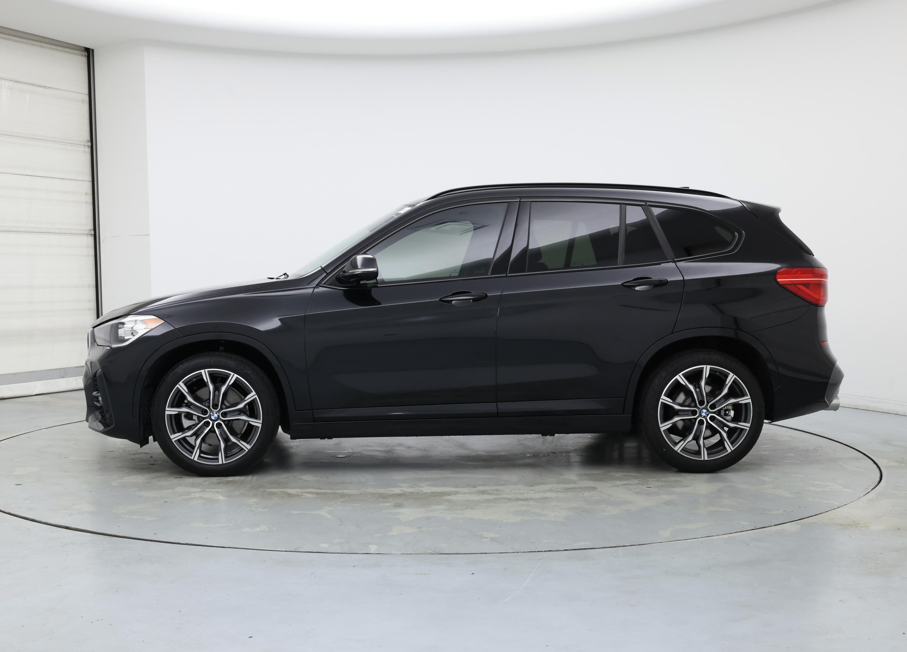 Thumbnail: 2021 BMW X1 - 3