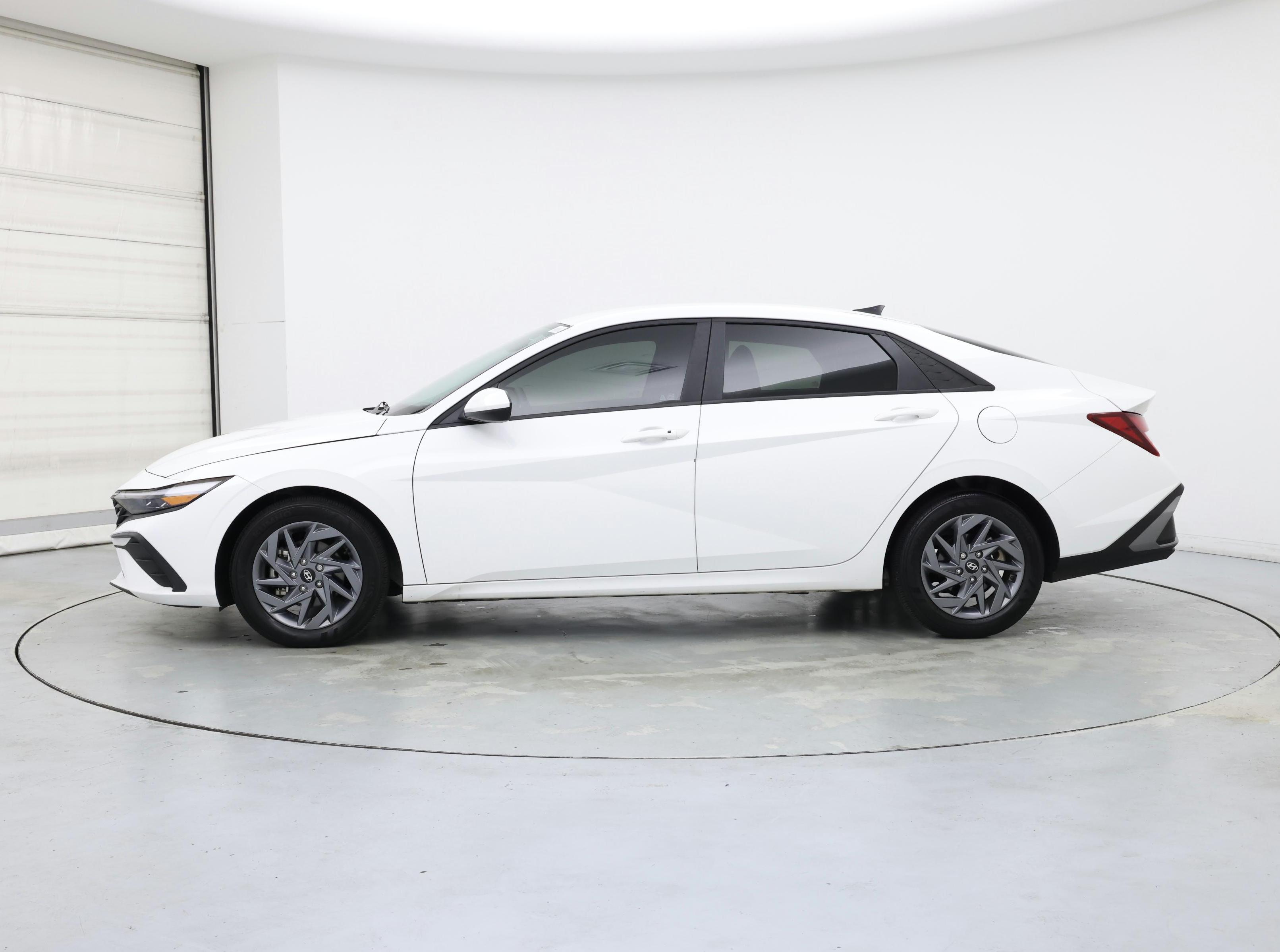 Thumbnail: 2024 Hyundai Elantra - 3