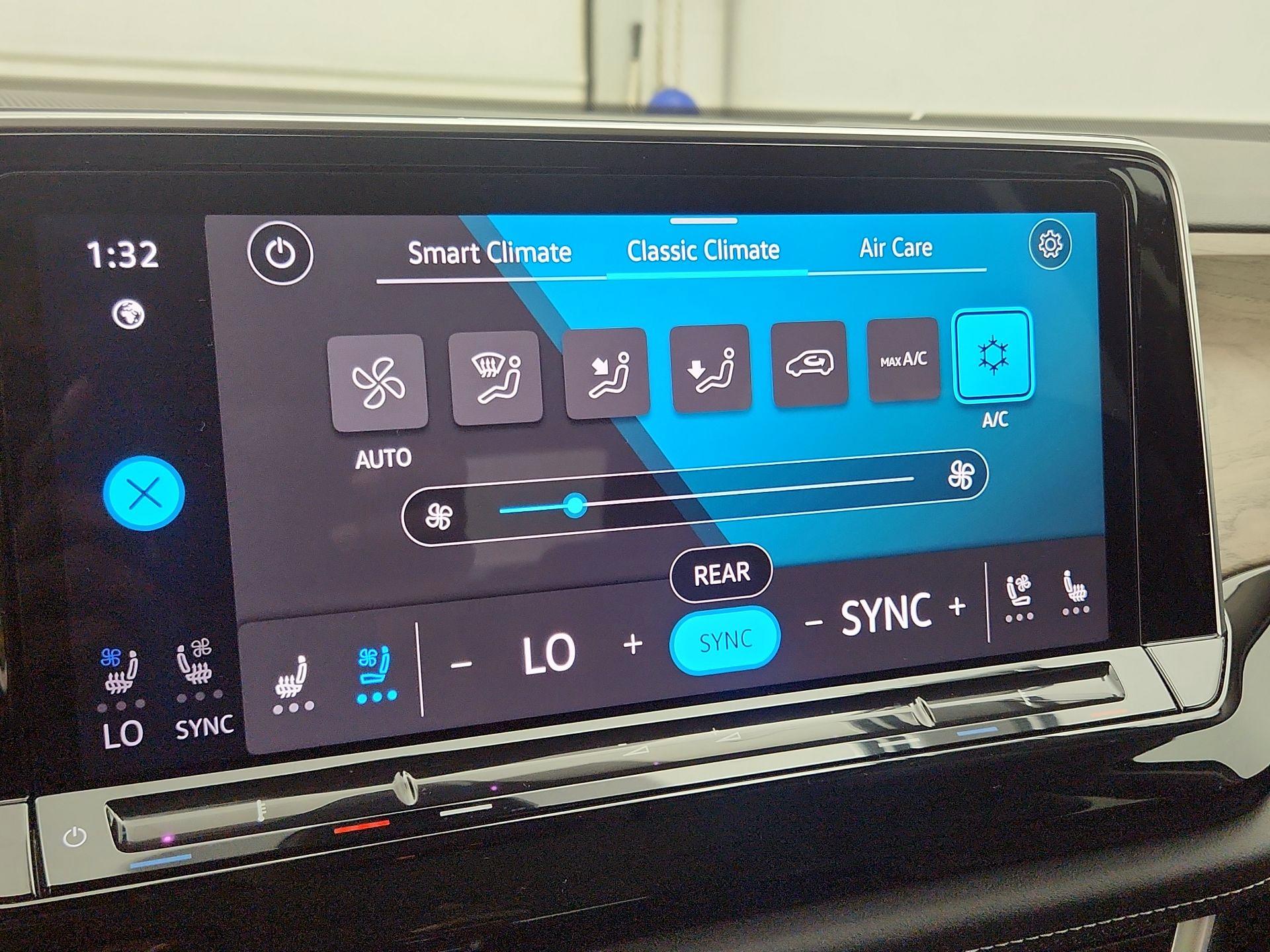 Thumbnail: 2024 Volkswagen Atlas - 16