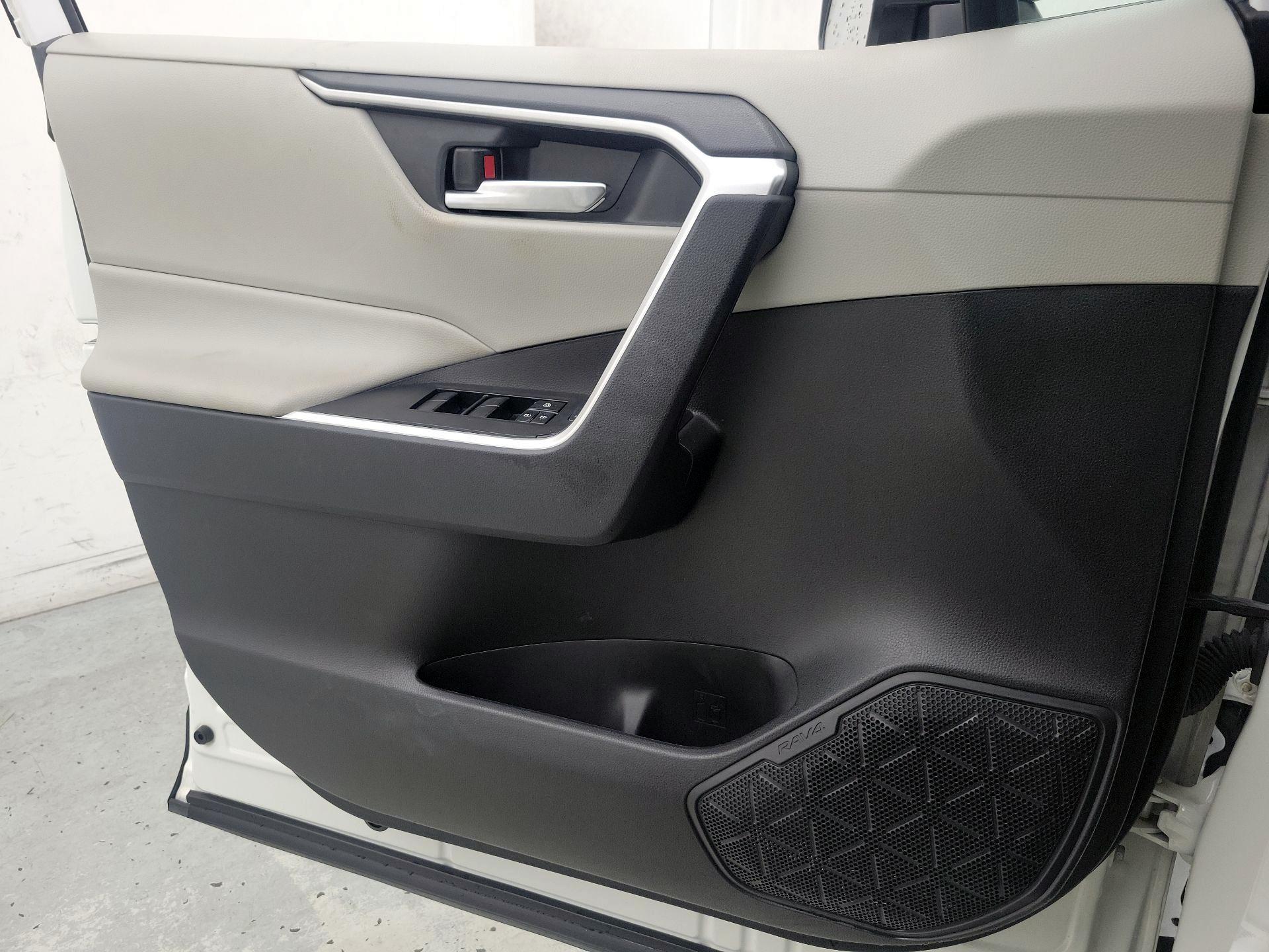 Thumbnail: 2020 Toyota RAV4 - 12