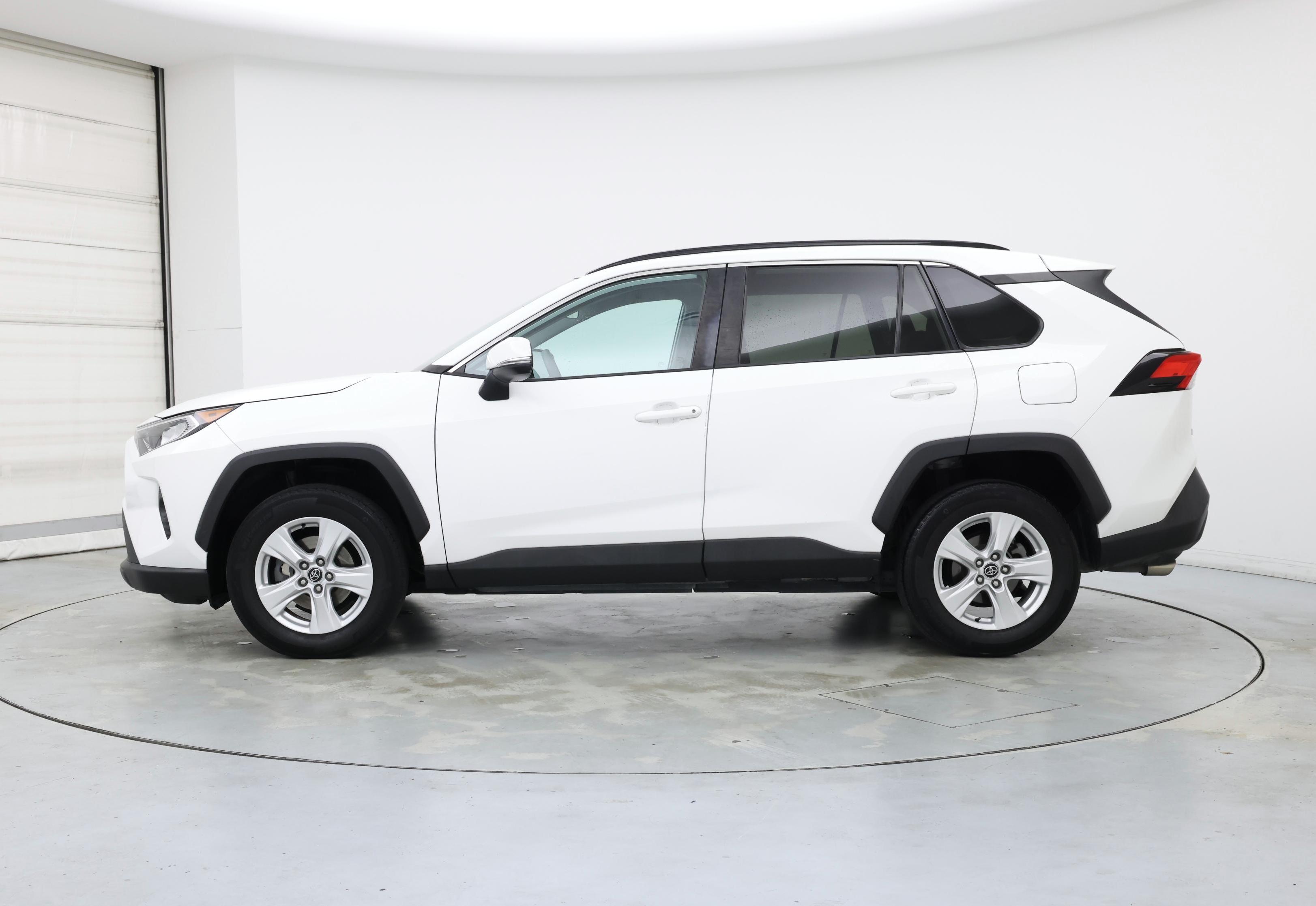 Thumbnail: 2020 Toyota RAV4 - 3