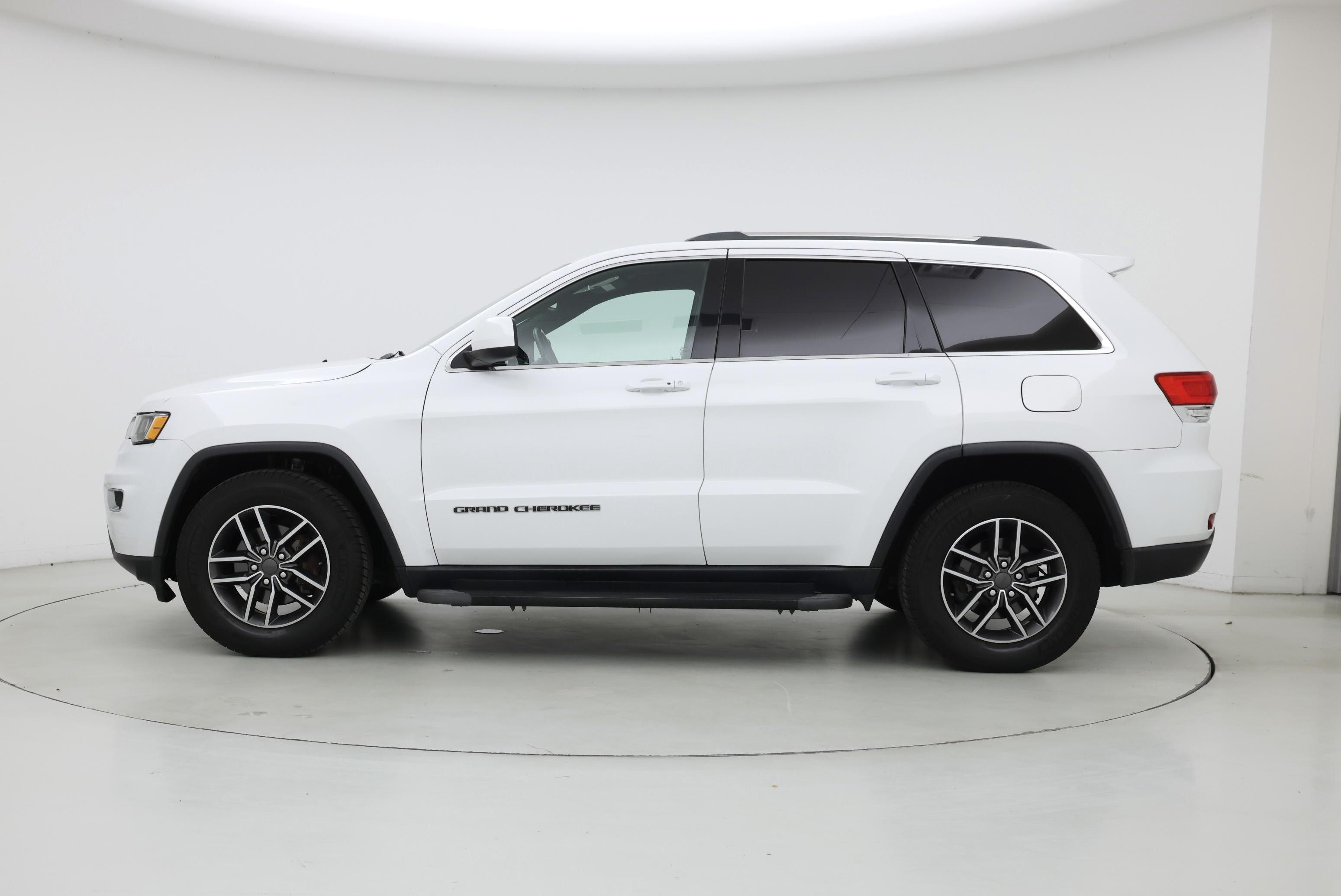 Thumbnail: 2019 Jeep Grand Cherokee - 3