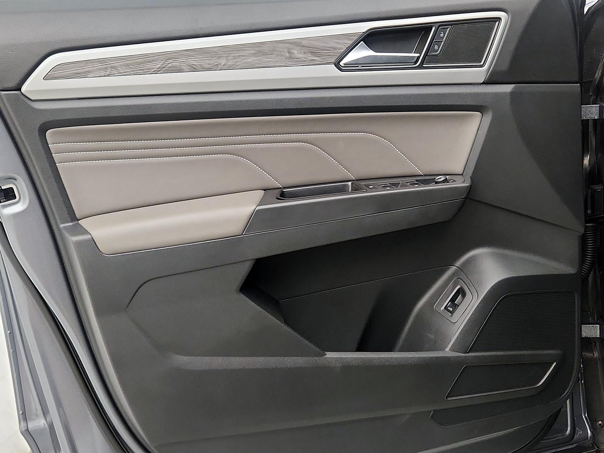 Thumbnail: 2023 Volkswagen Atlas - 12