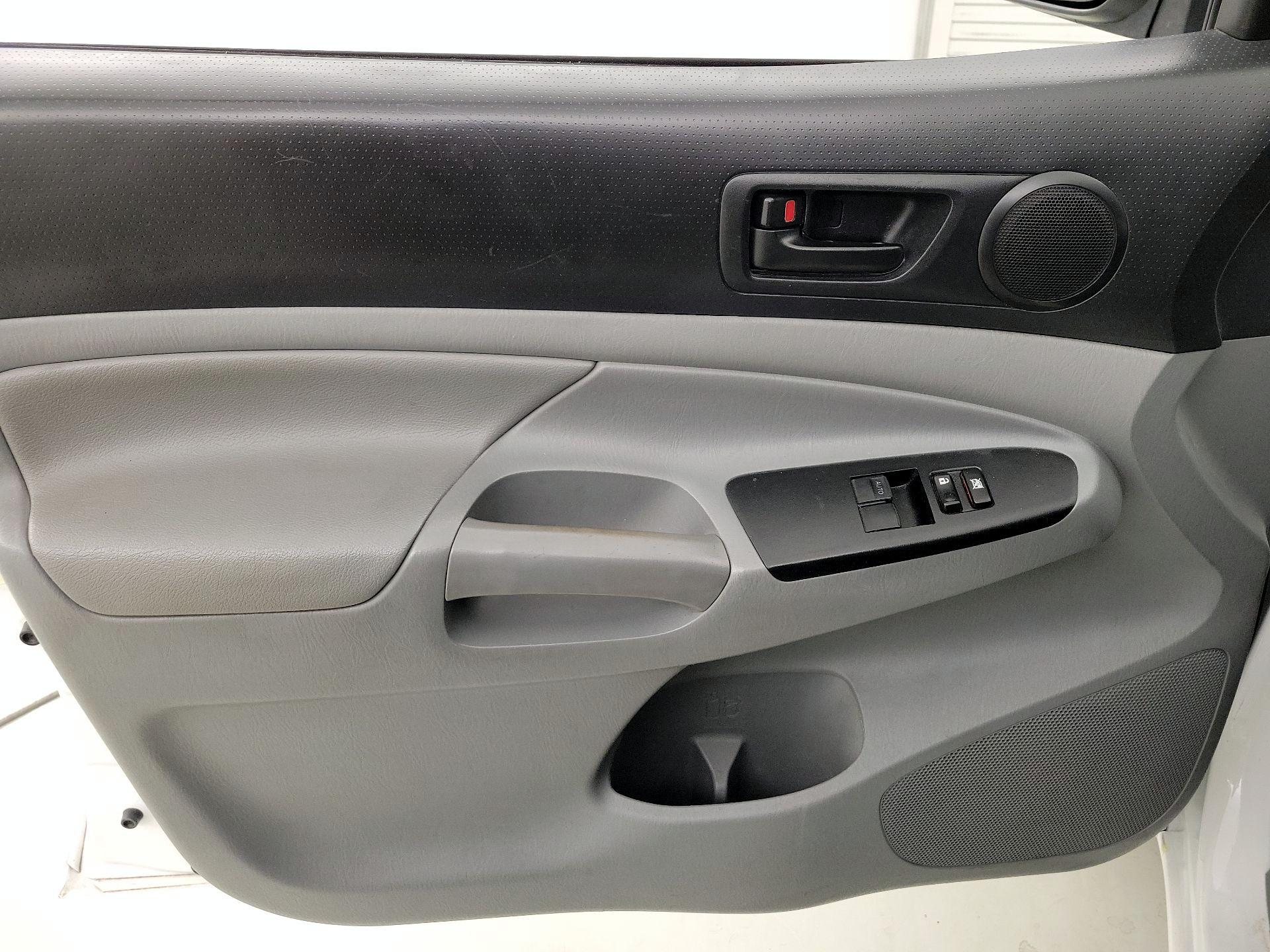 Thumbnail: 2015 Toyota Tacoma - 12