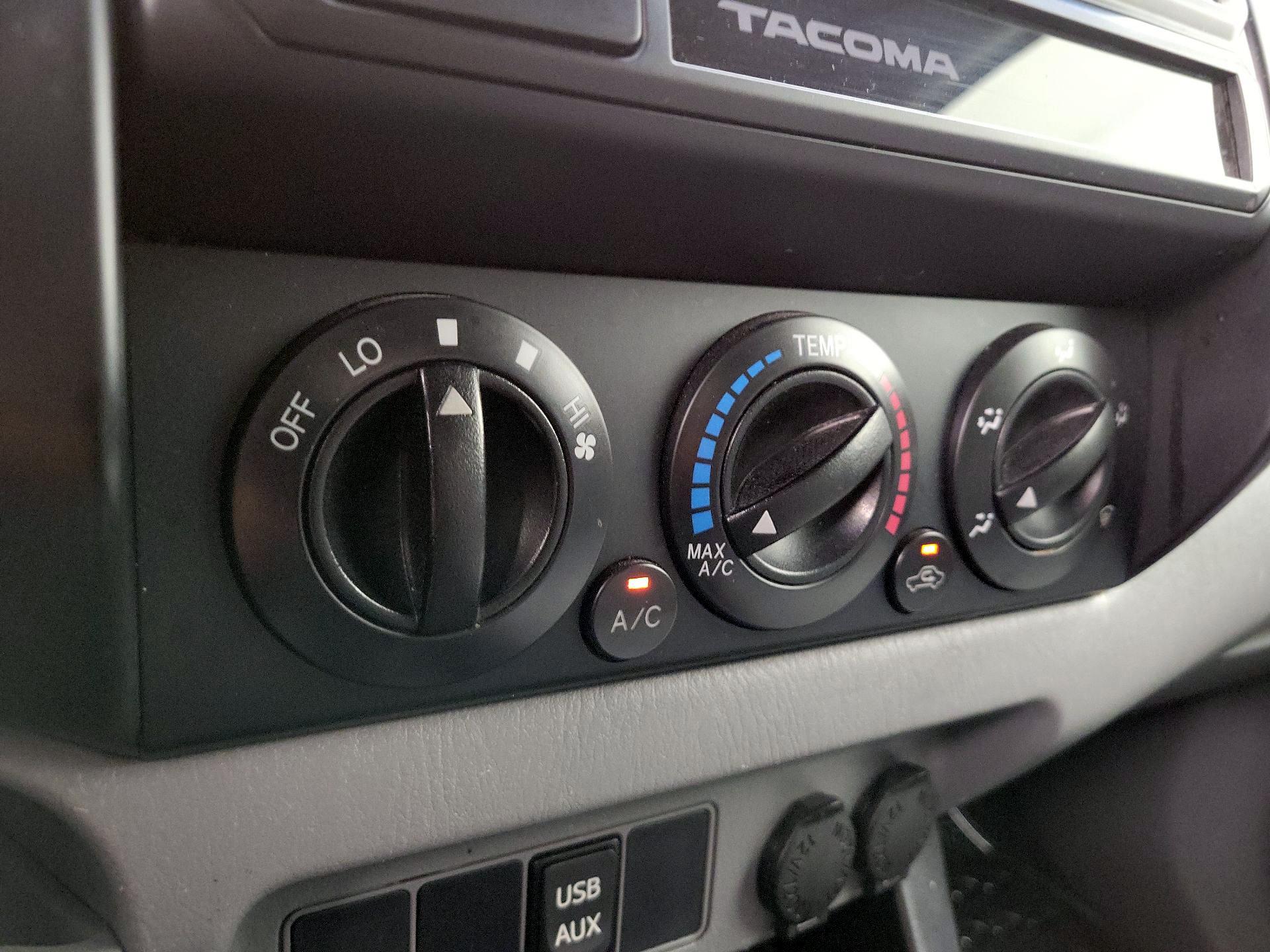 Thumbnail: 2015 Toyota Tacoma - 15