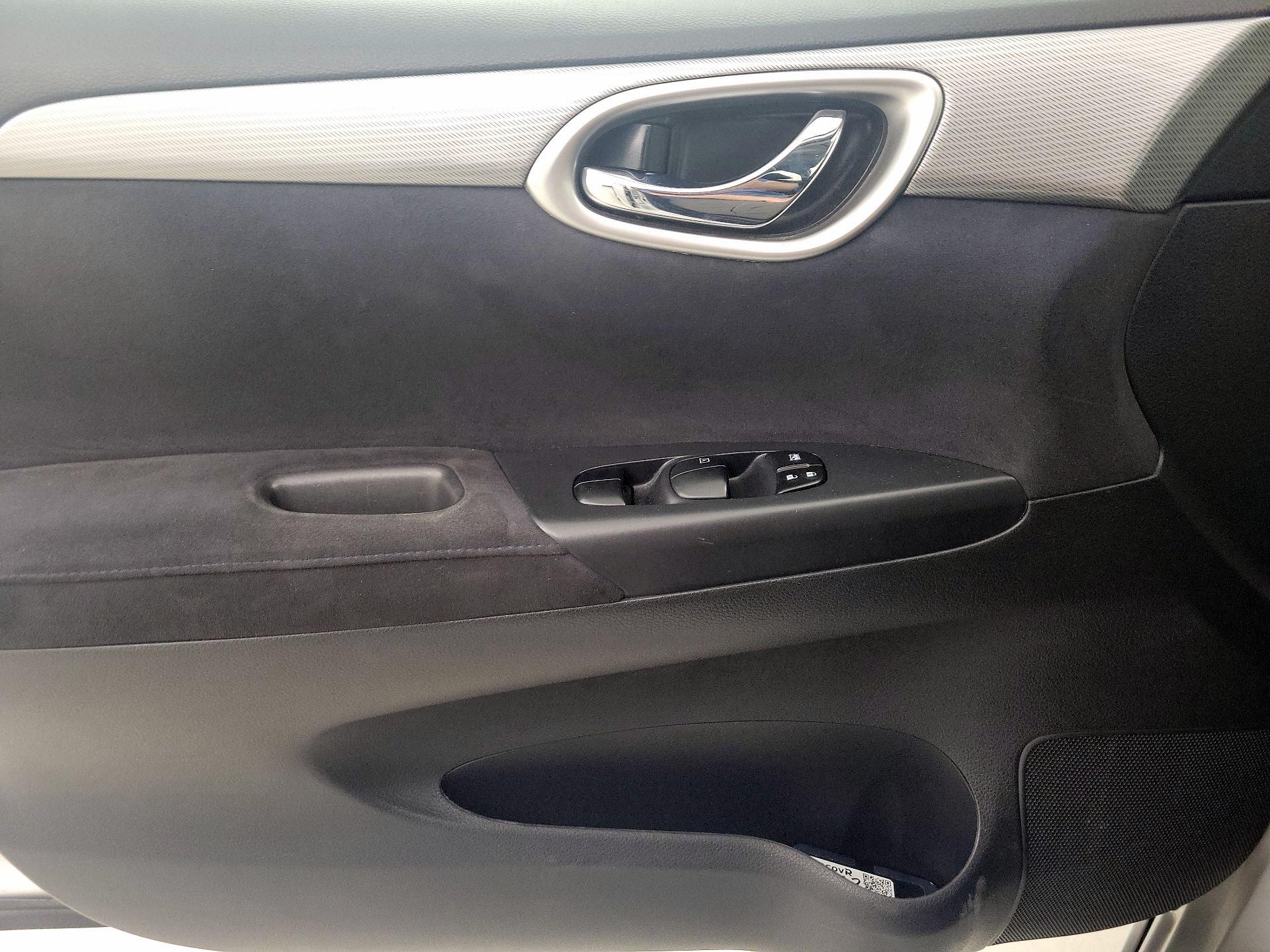 Thumbnail: 2015 Nissan Sentra - 12