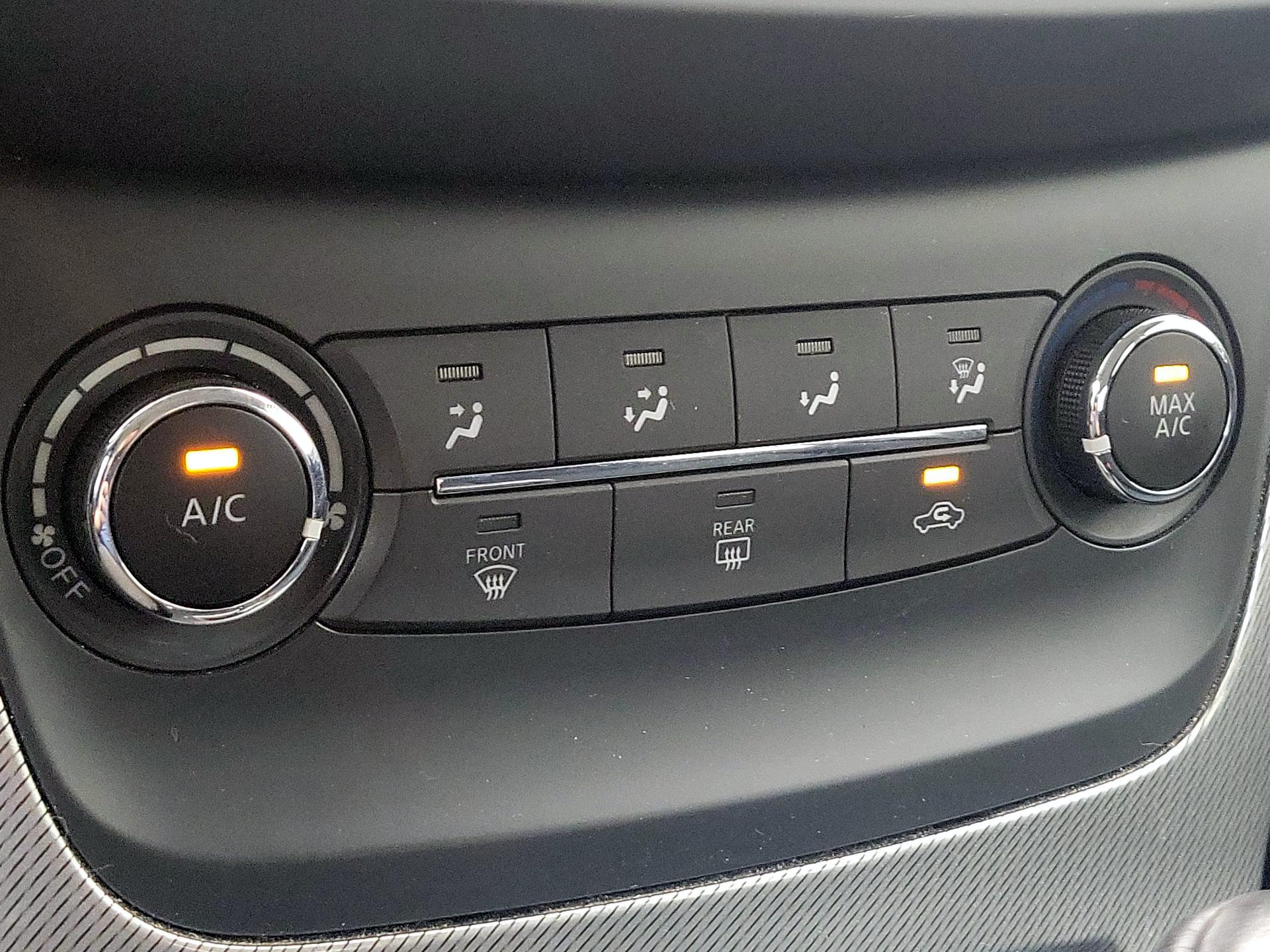 Thumbnail: 2015 Nissan Sentra - 16
