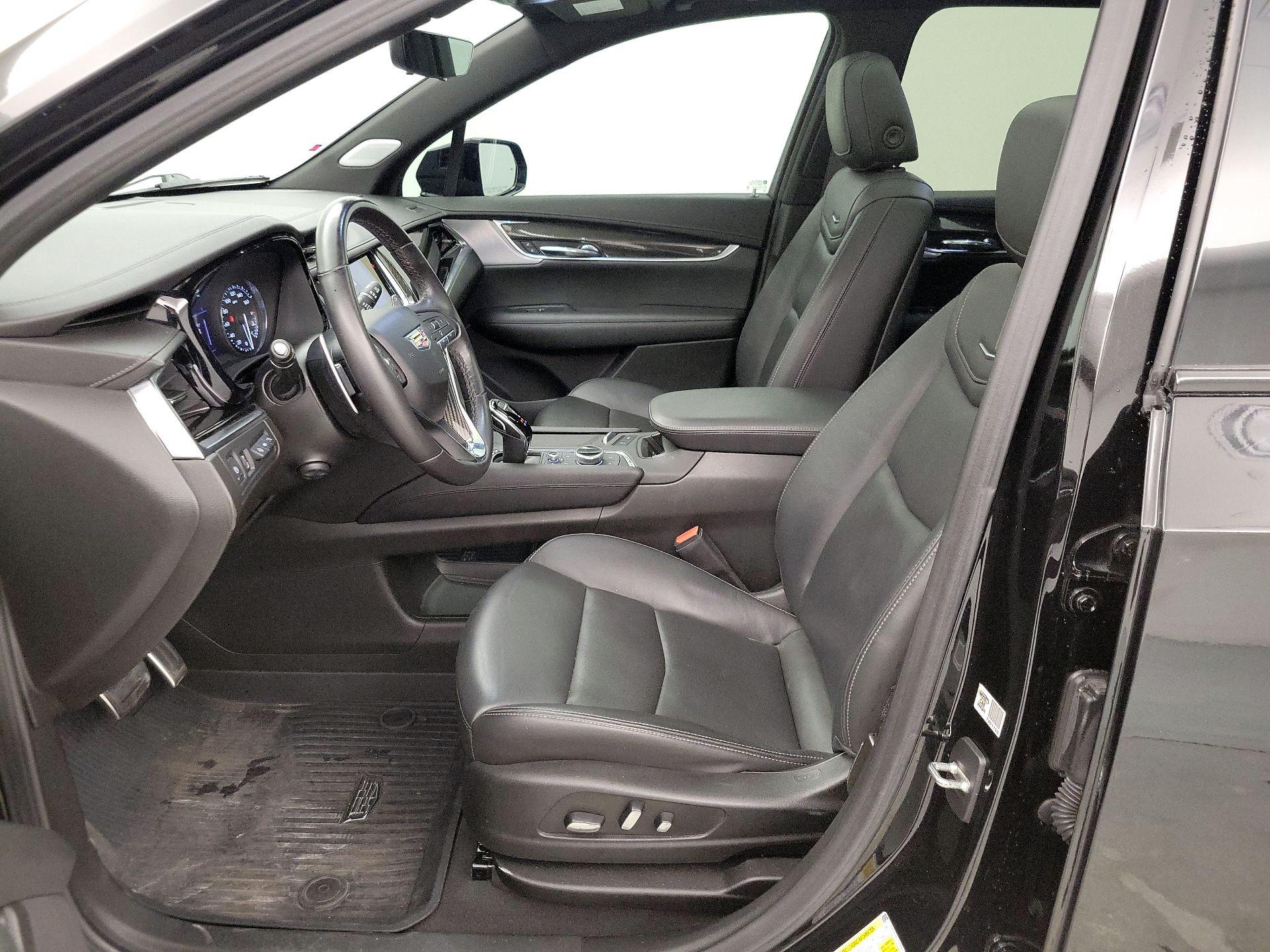 Thumbnail: 2023 Cadillac XT6 - 11