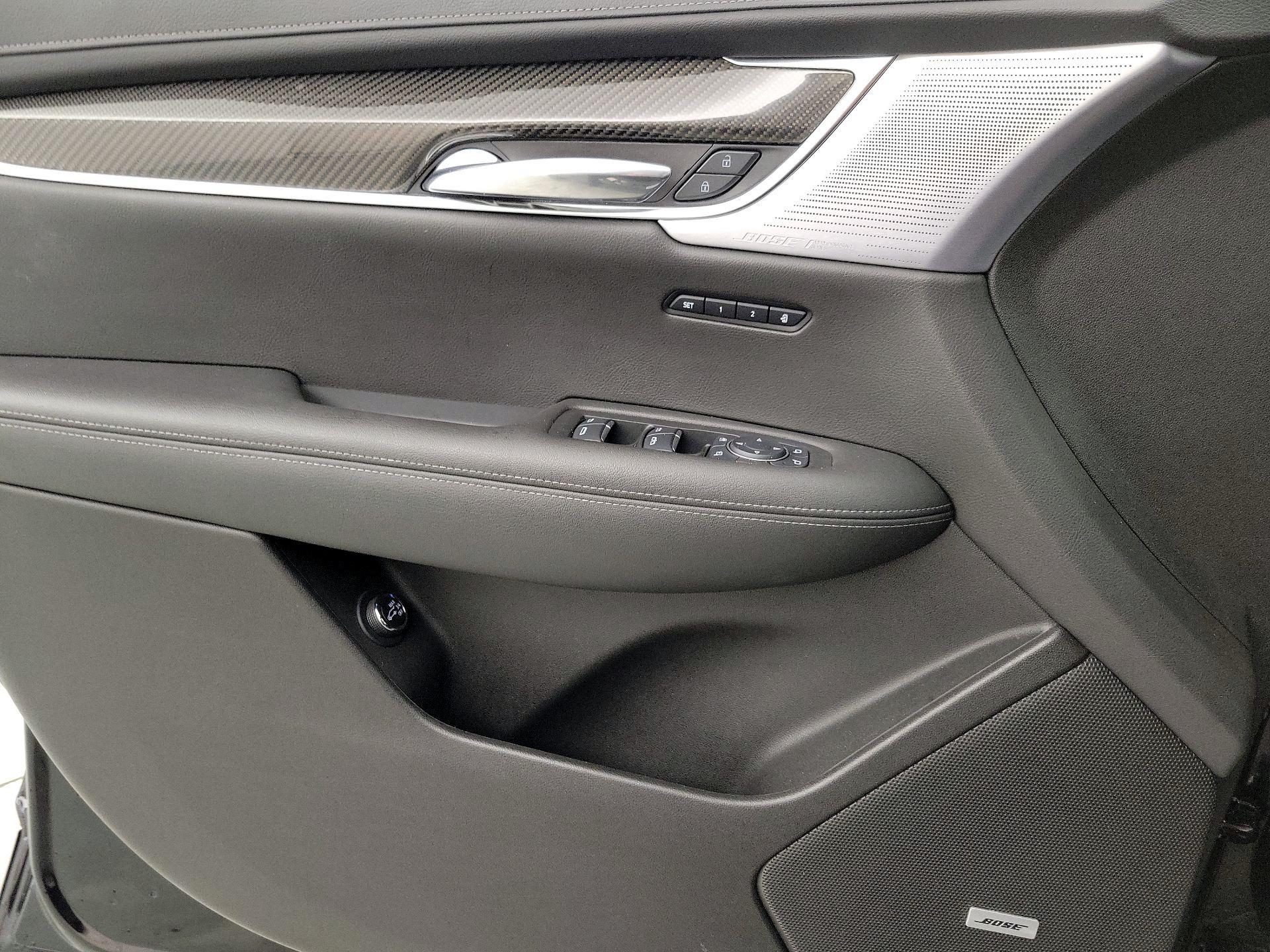 Thumbnail: 2023 Cadillac XT6 - 12