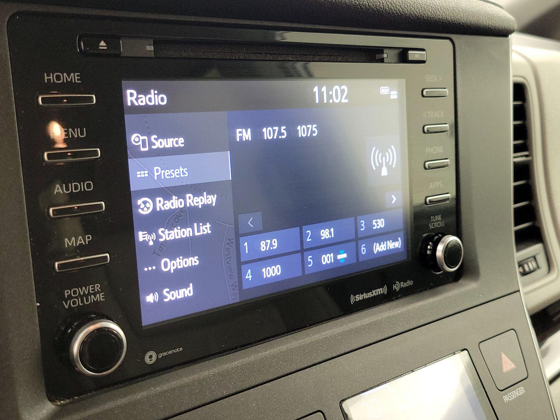 Thumbnail: 2019 Toyota Sienna - 16