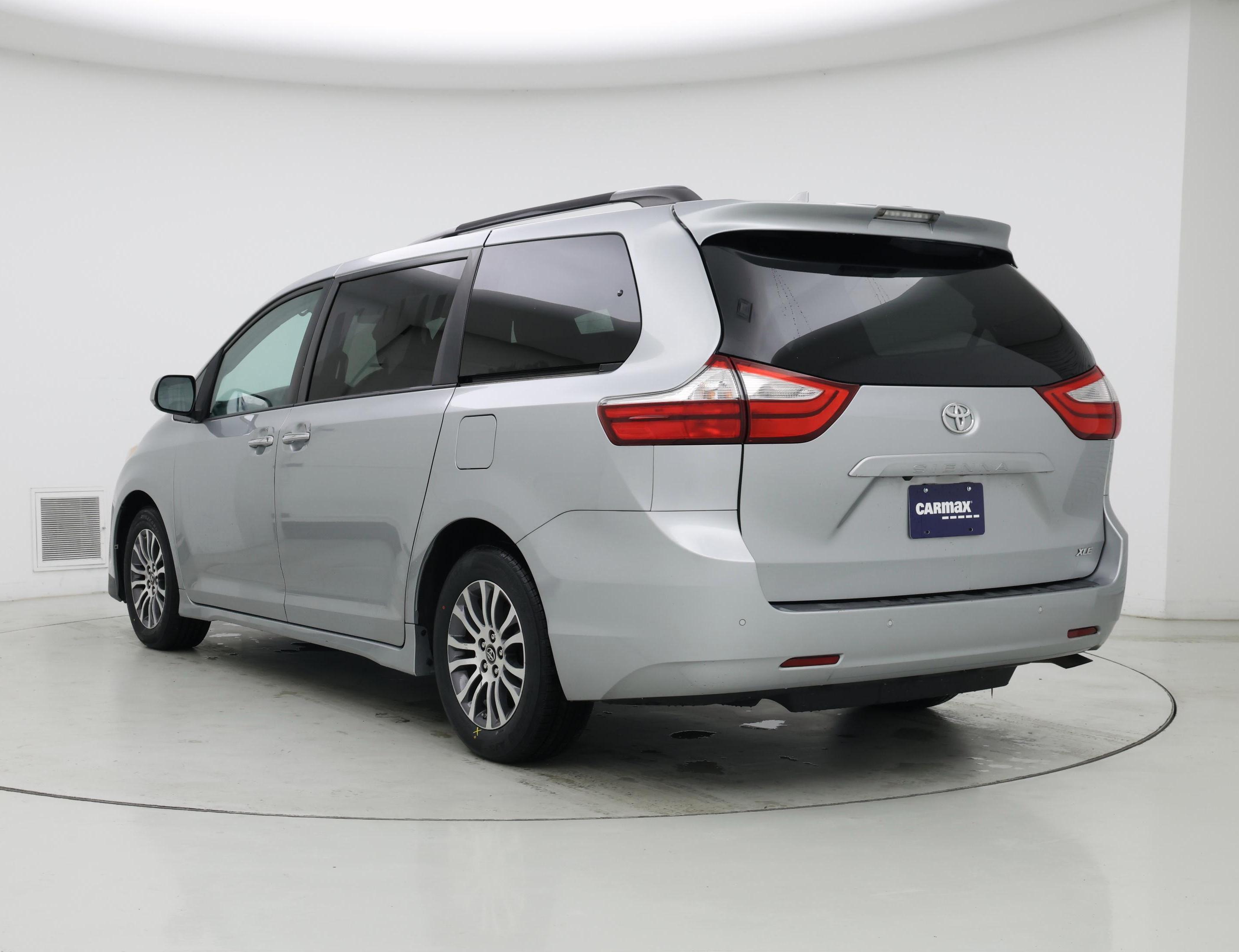 Thumbnail: 2019 Toyota Sienna - 2