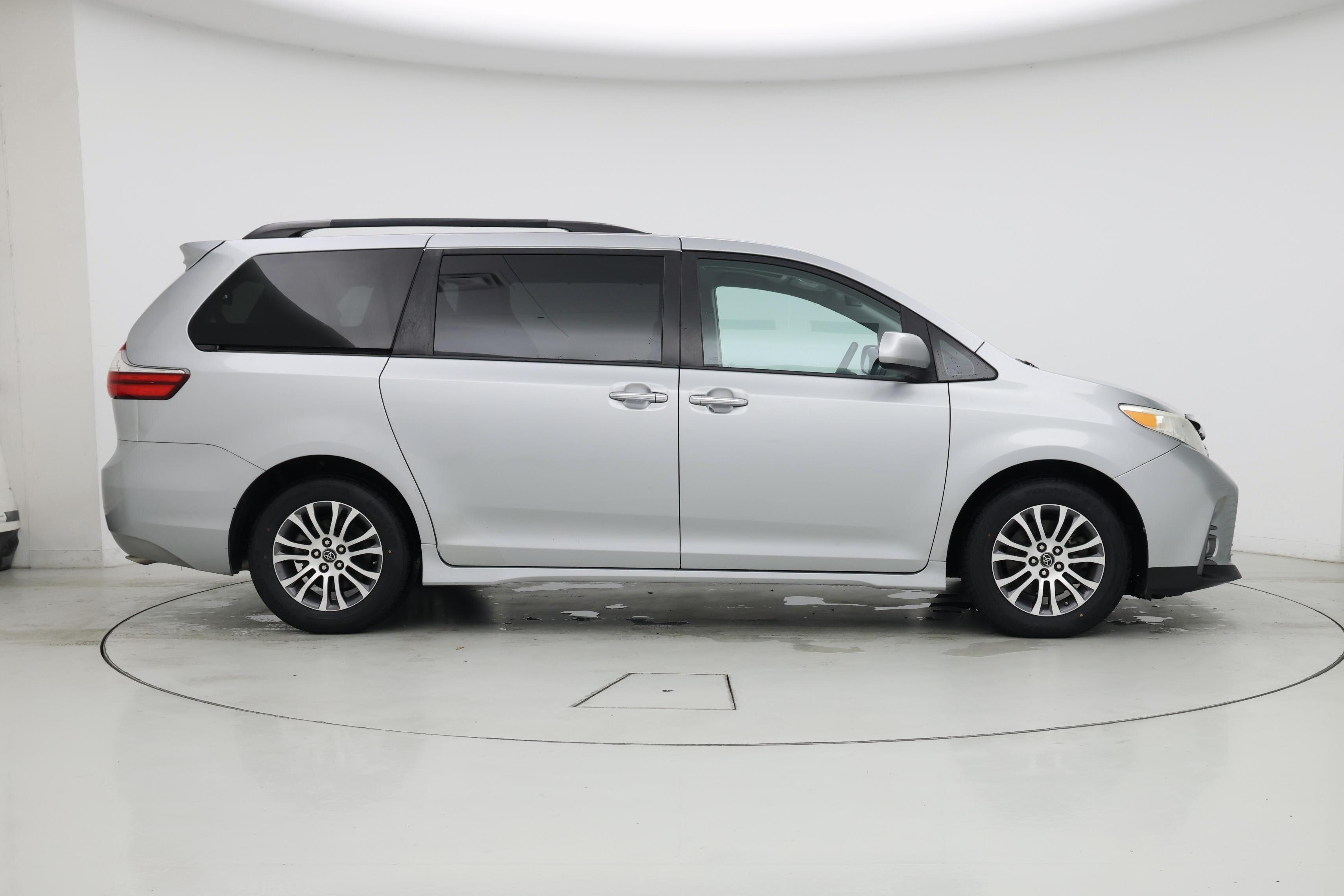Thumbnail: 2019 Toyota Sienna - 7