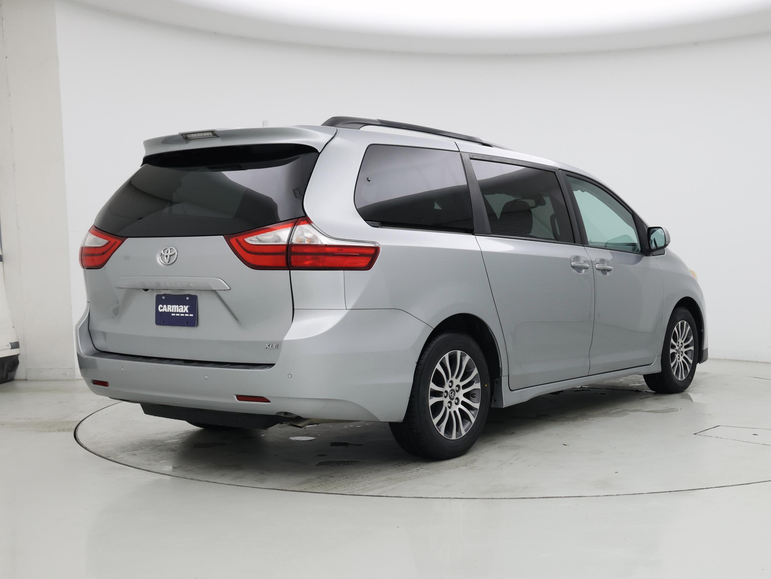 Thumbnail: 2019 Toyota Sienna - 8