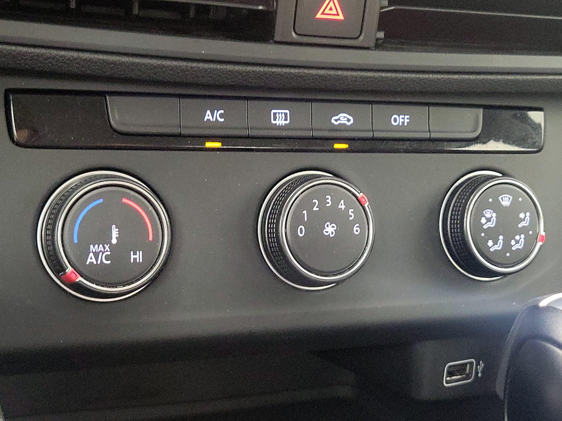 Thumbnail: 2019 Volkswagen Jetta - 16