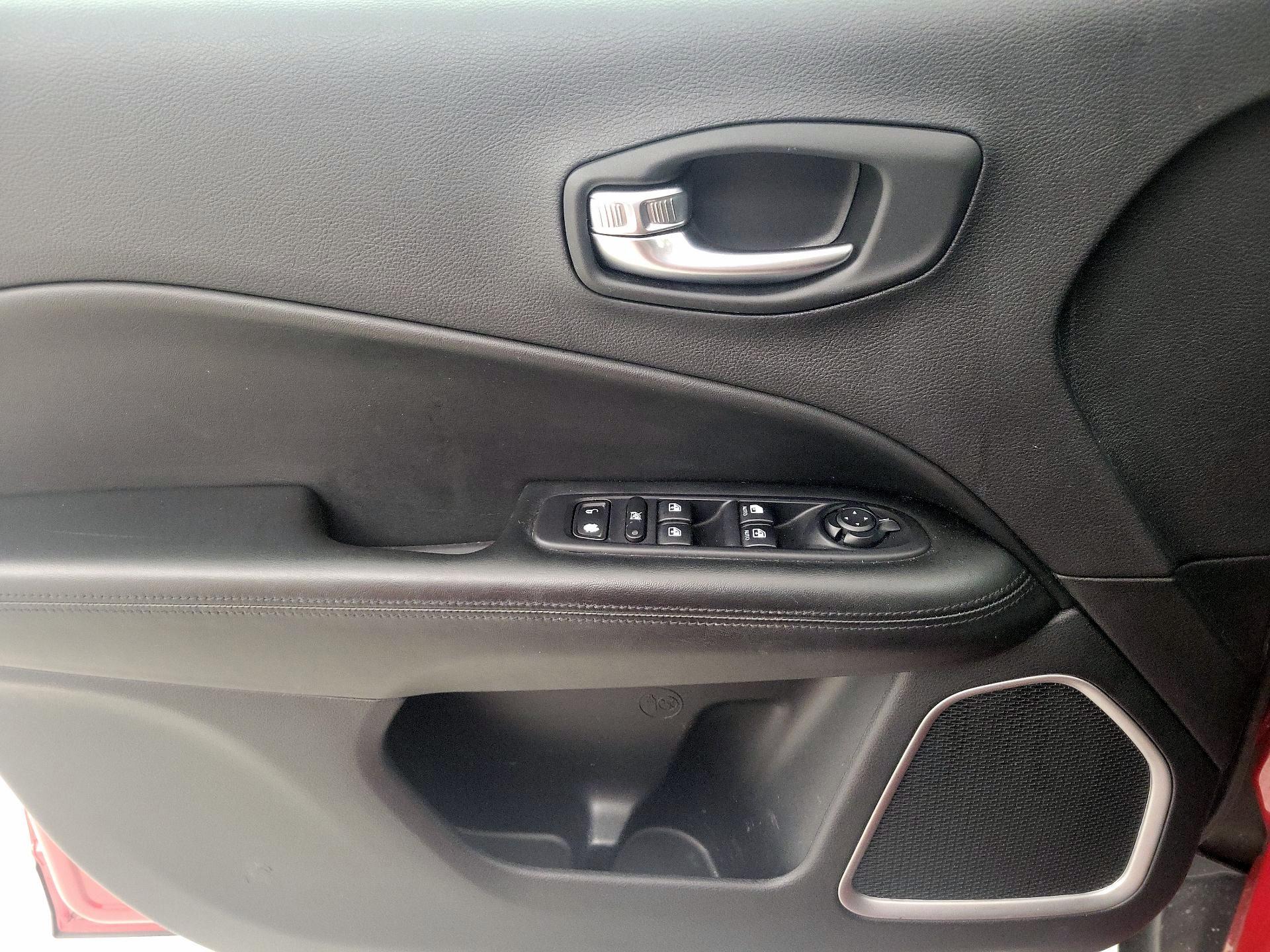 Thumbnail: 2020 Jeep Compass - 12