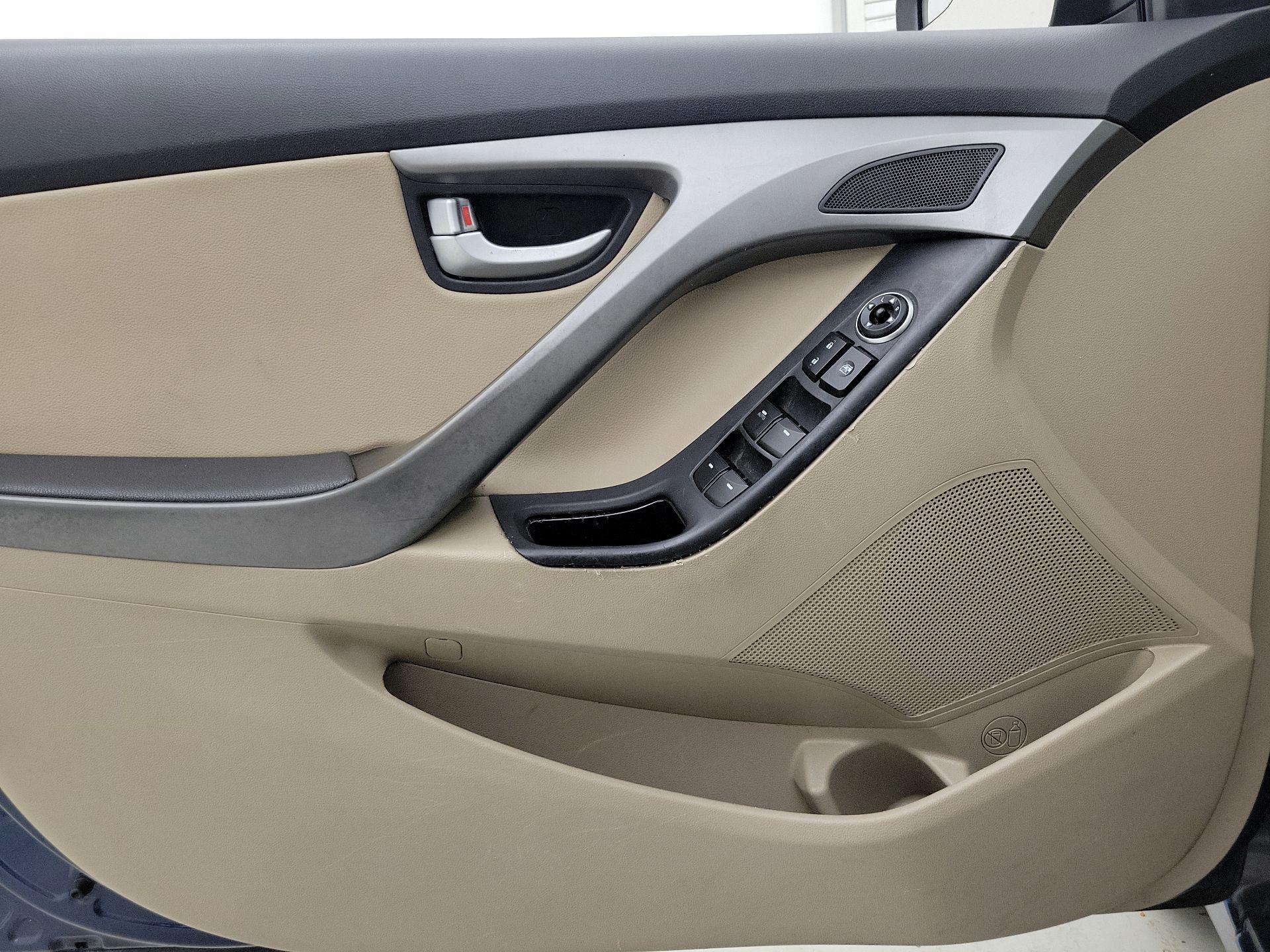 Thumbnail: 2014 Hyundai Elantra - 12