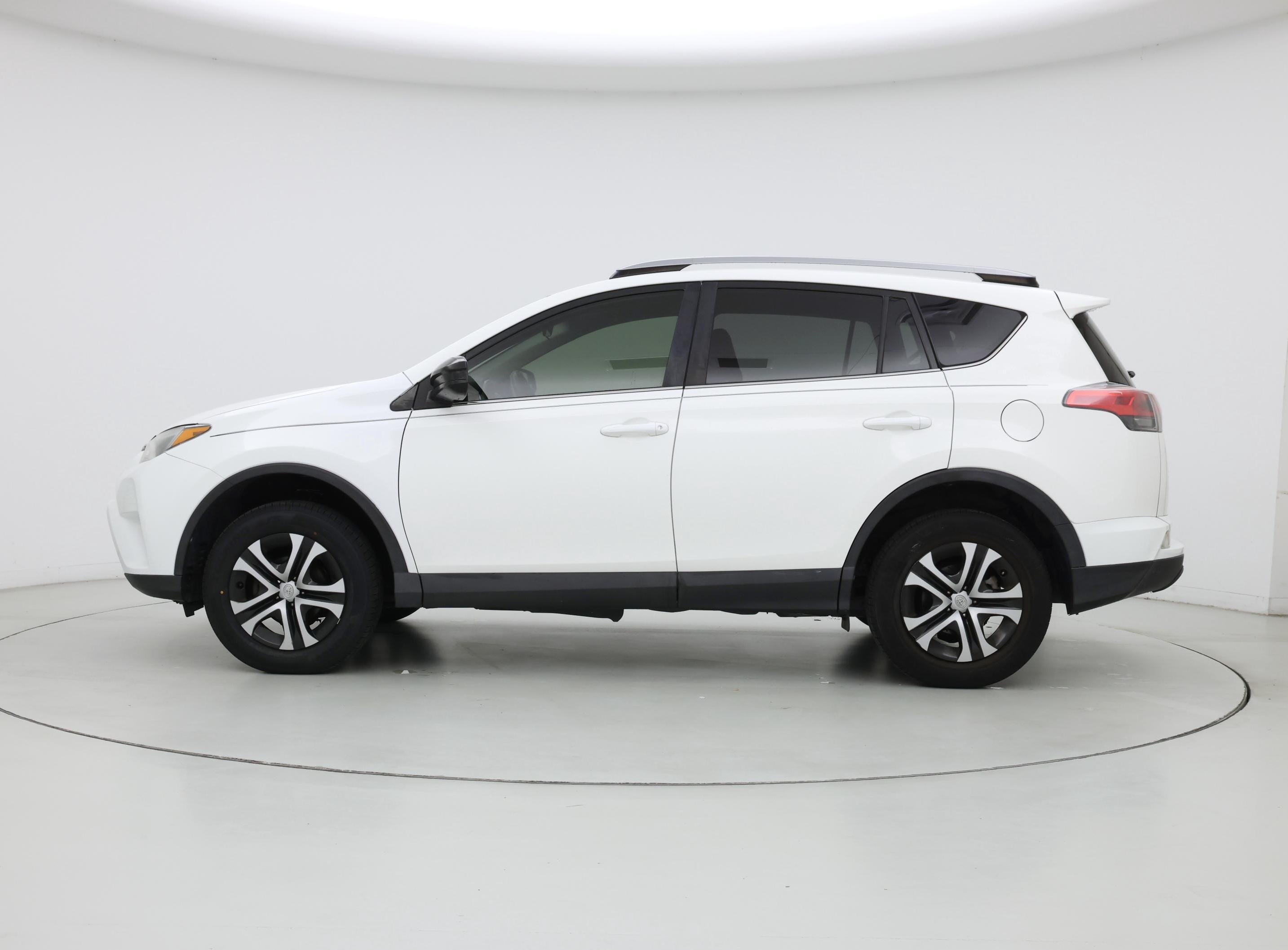 Thumbnail: 2017 Toyota RAV4 - 3