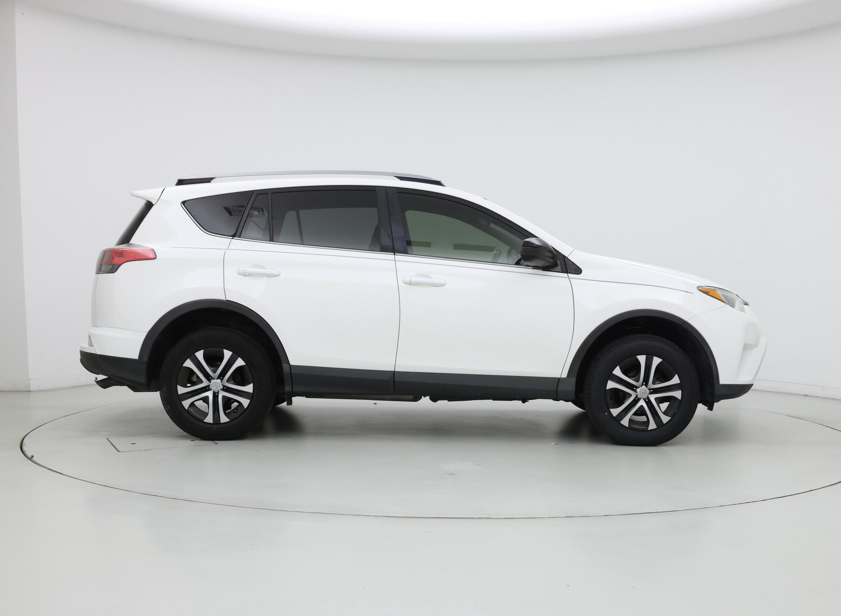 Thumbnail: 2017 Toyota RAV4 - 7