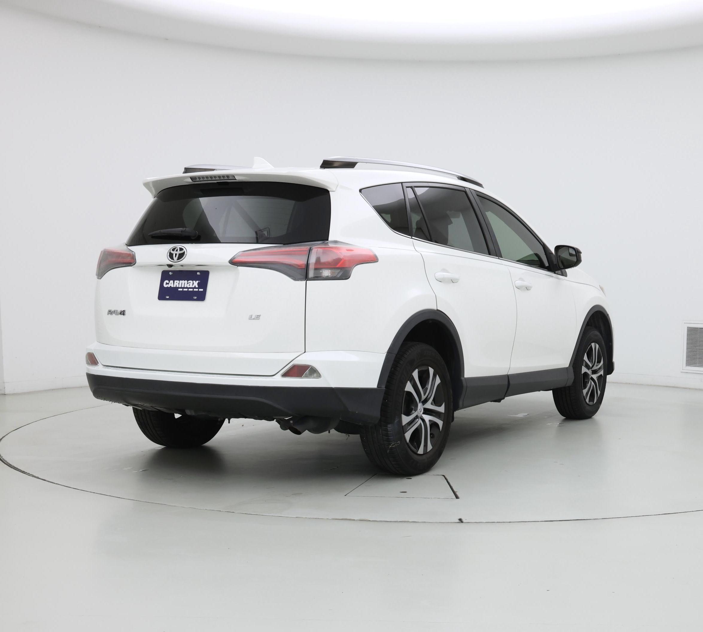 Thumbnail: 2017 Toyota RAV4 - 8