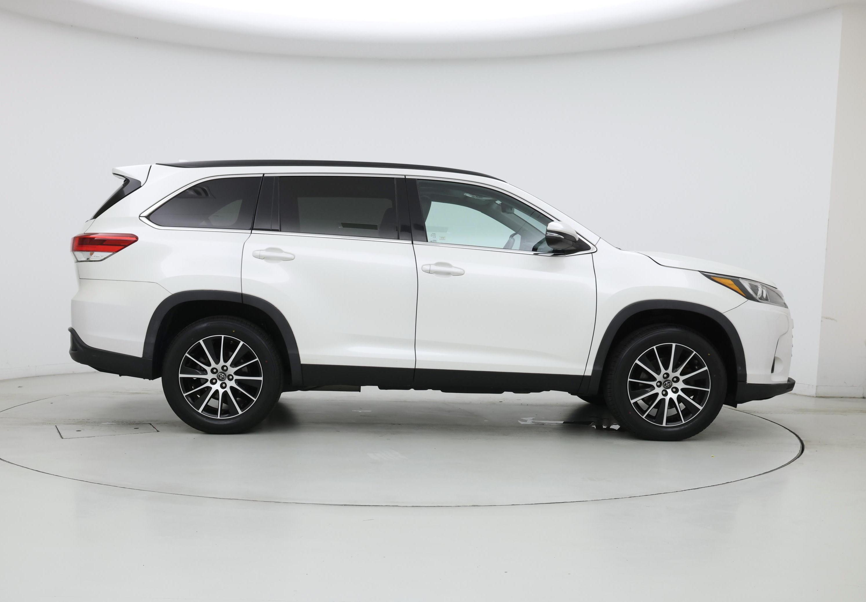 Thumbnail: 2018 Toyota Highlander - 7