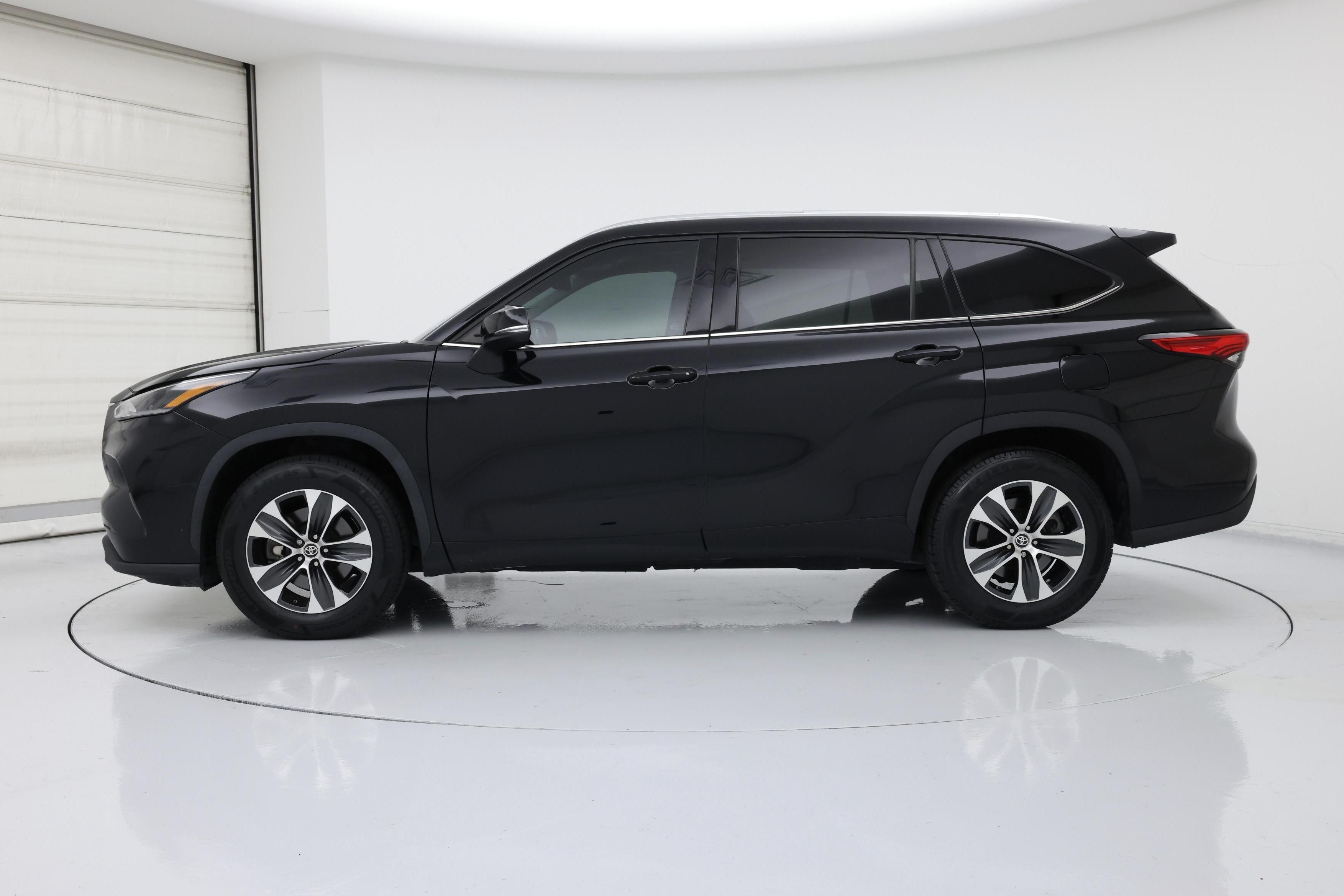 Thumbnail: 2021 Toyota Highlander - 3