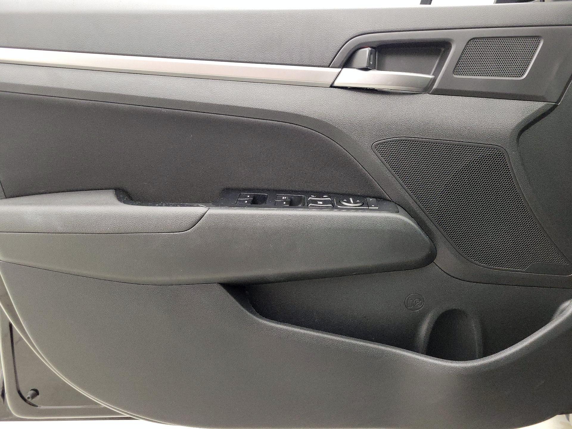 Thumbnail: 2019 Hyundai Elantra - 12
