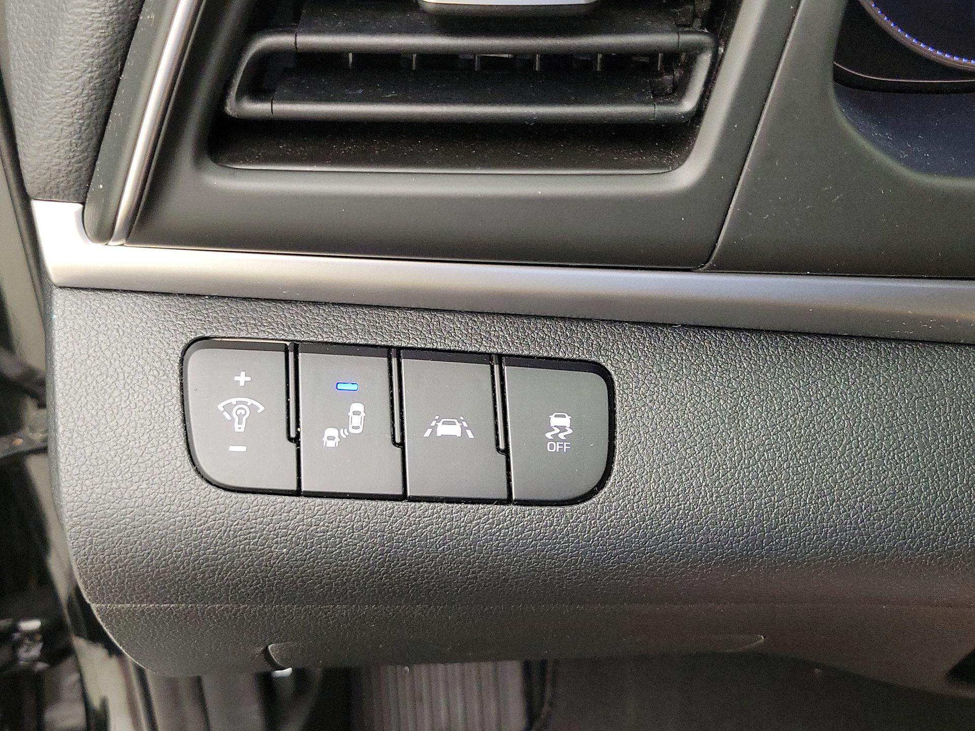 Thumbnail: 2019 Hyundai Elantra - 13